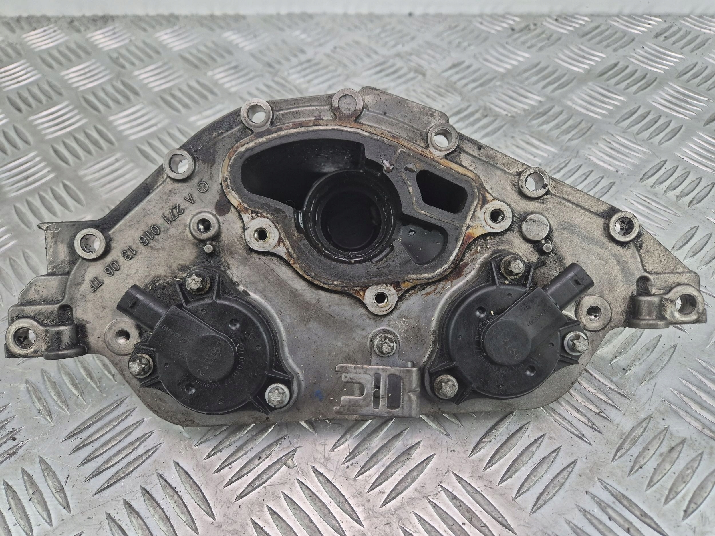 kryt hlavy MERCEDES C200 CGI W204 A2710161306 271.860