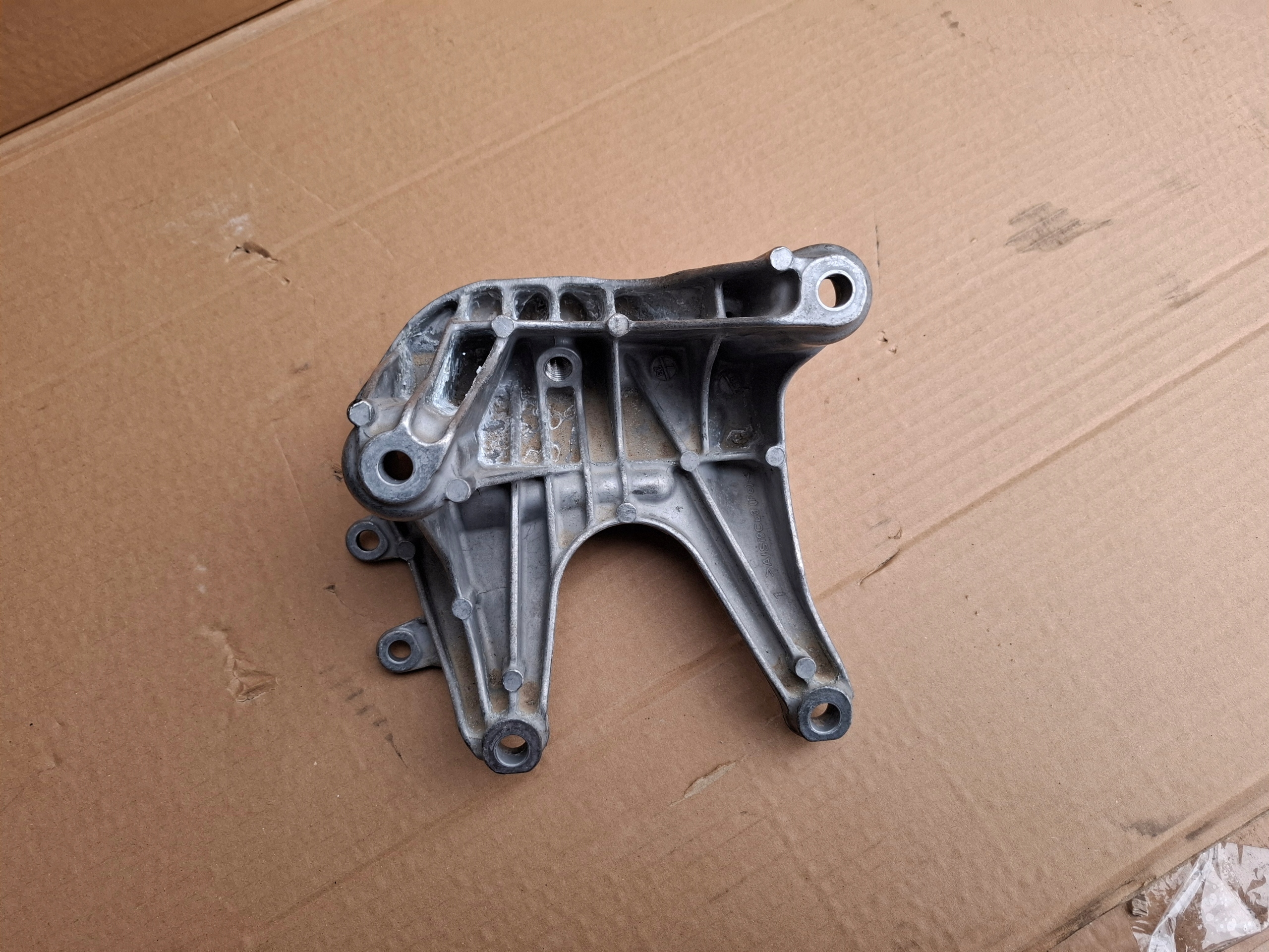 AUDI RS6 4K C8 4.0 TFSI holder engine mount right 4M0199308BF