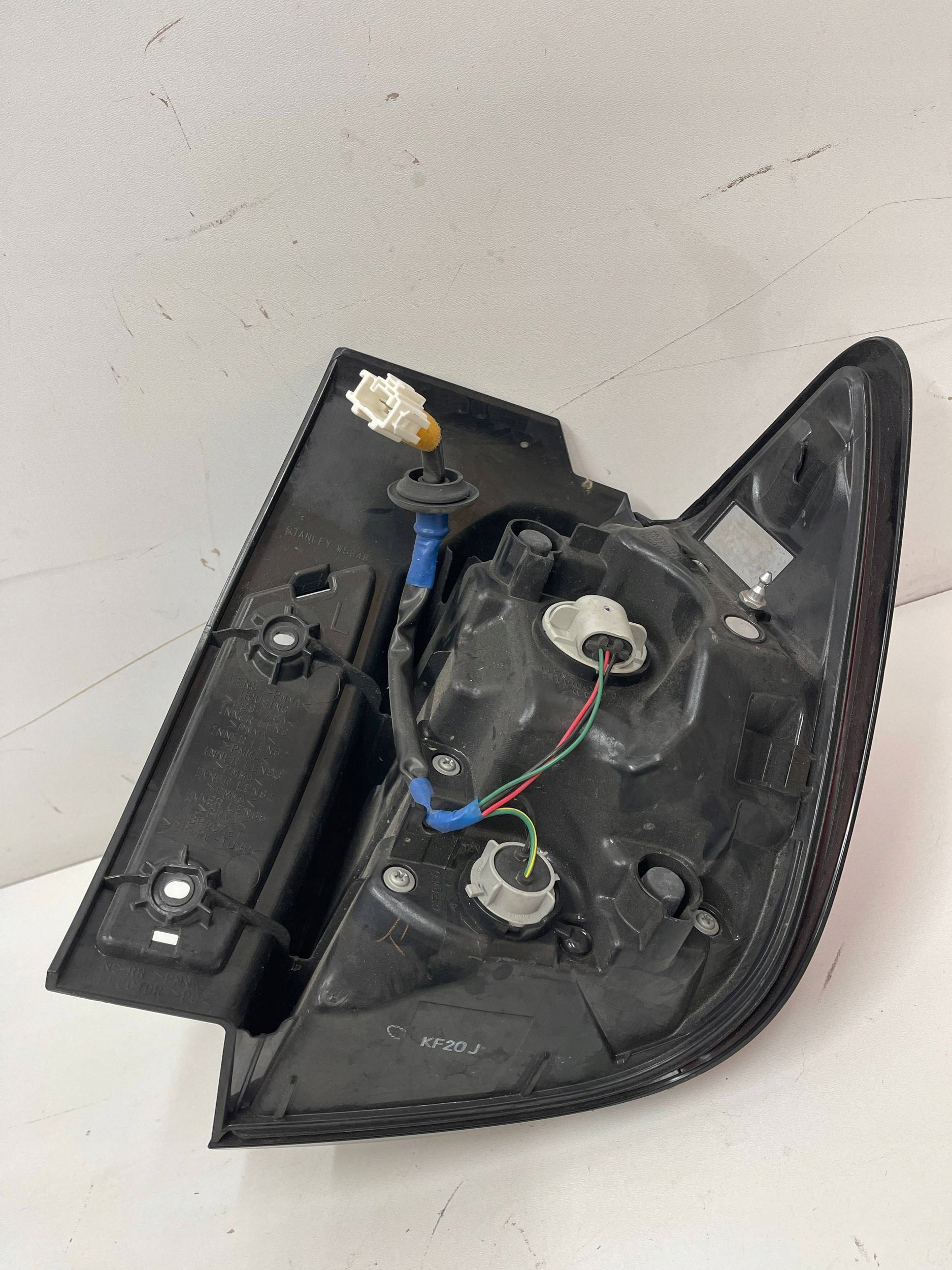 light rear rear part left MITSUBISHI ASX LIFT 19- W5348