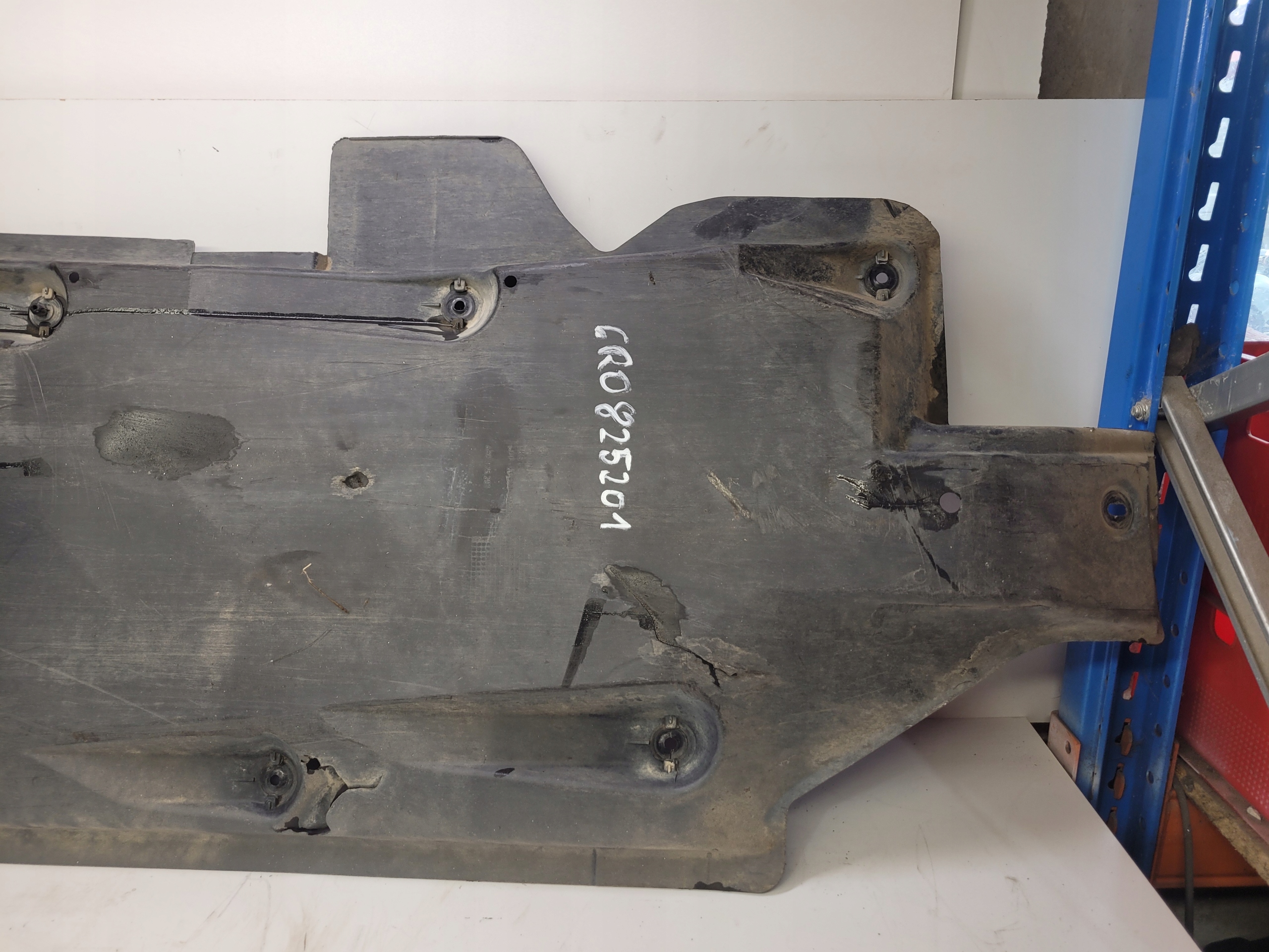 Blende Abdeckung abdeckung Unterfahrschutz links AUDI A1 VW 6R0825201 *1*