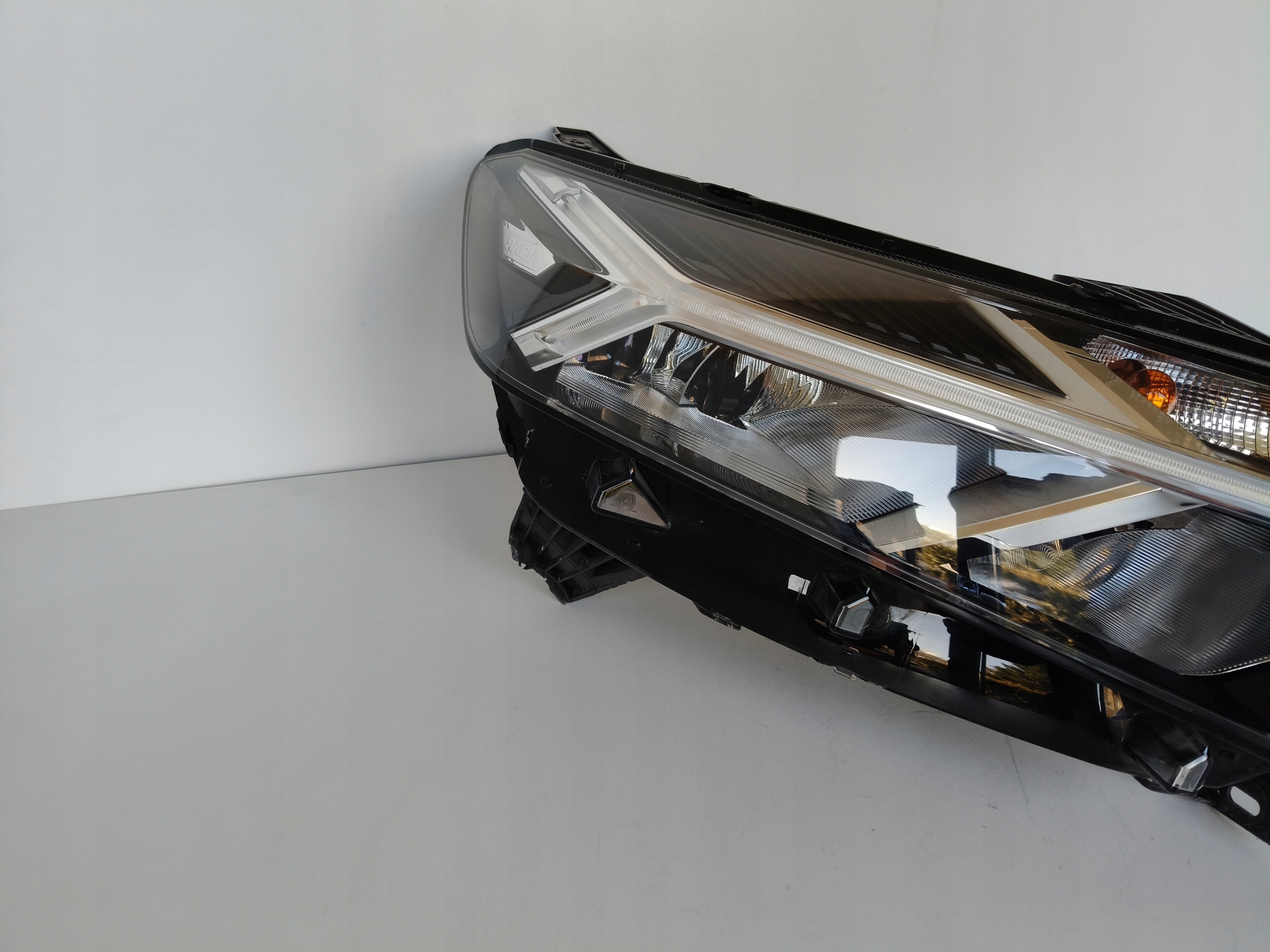 light right REFLEKTOR DACIA SANDERO III 20- LOGAN JOGGER FULL LED