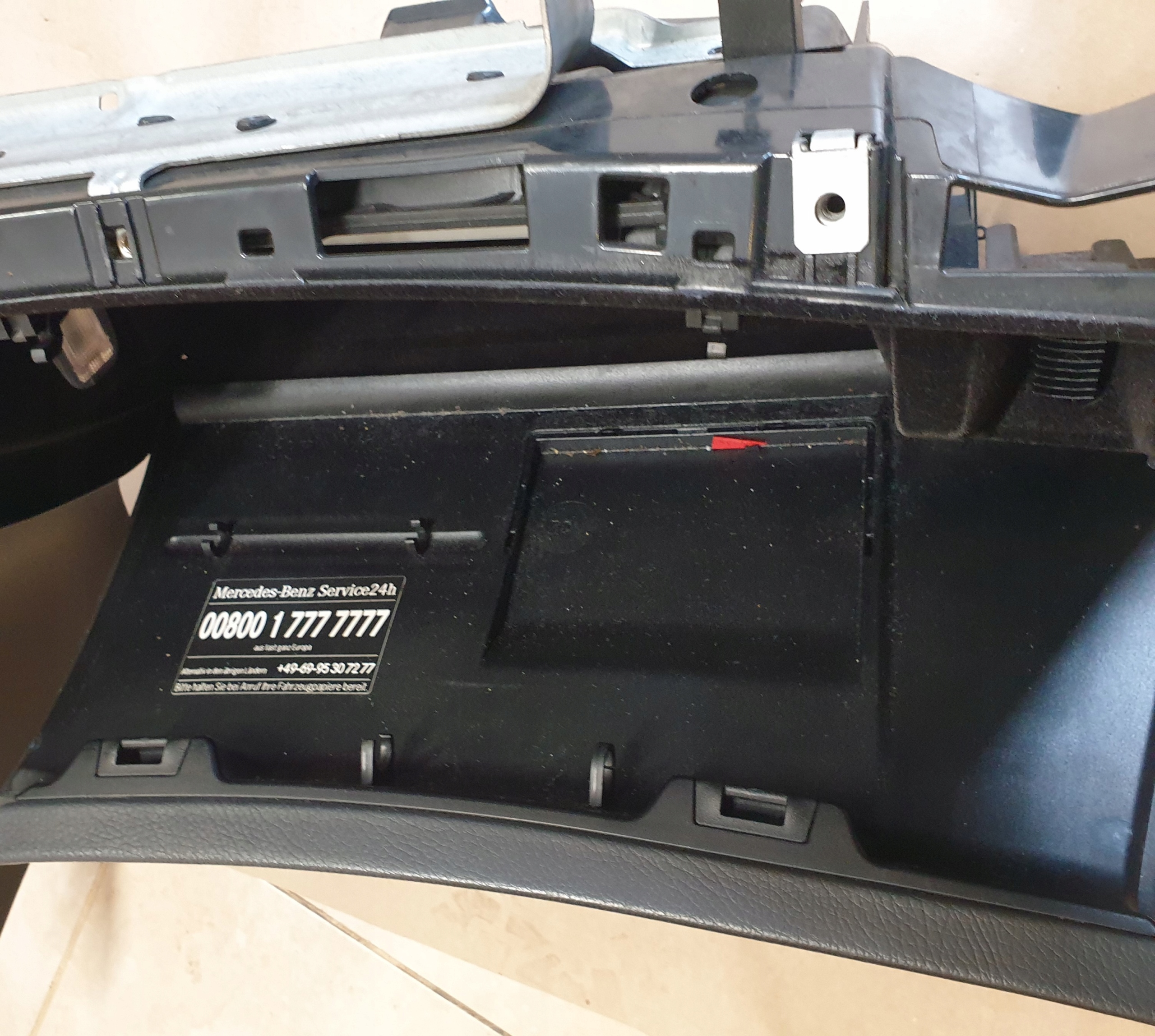 passenger compartment of the passenger front plato MERCEDES E W211 OE EU