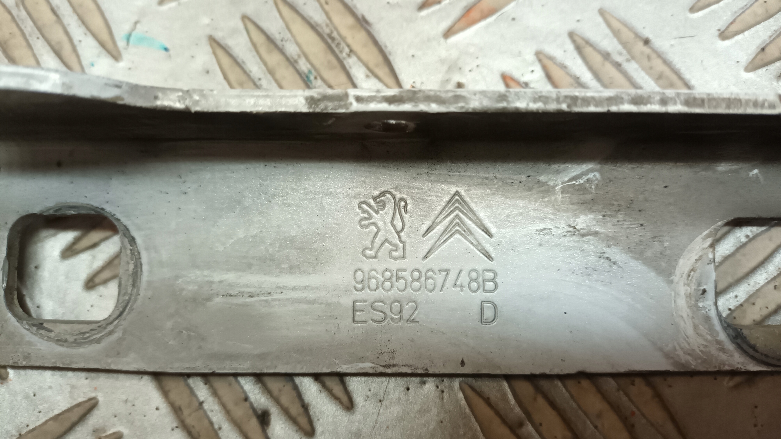 hinge bonnets right PEUGEOT 5008 and 2009R->