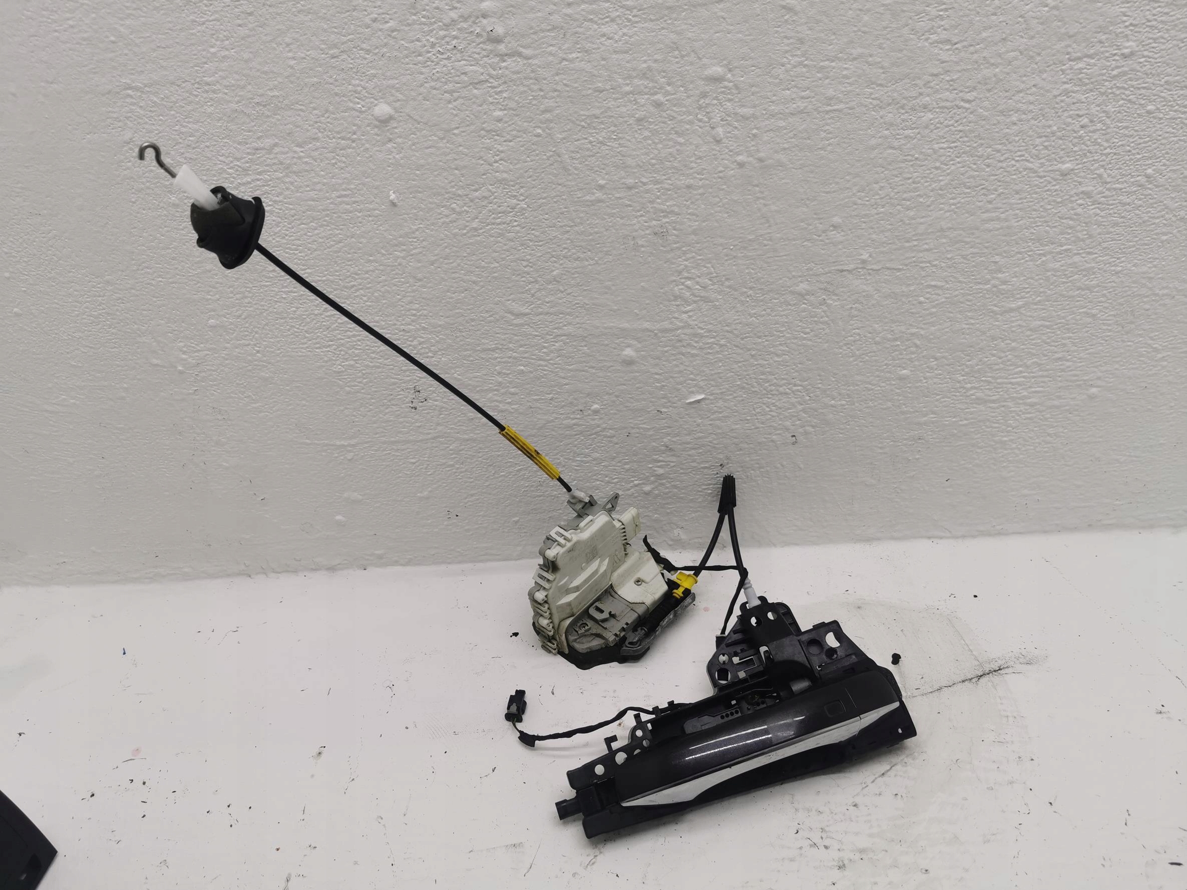 handle lock door right front AUDI SQ5 and 8R LIFT 8T0837886B