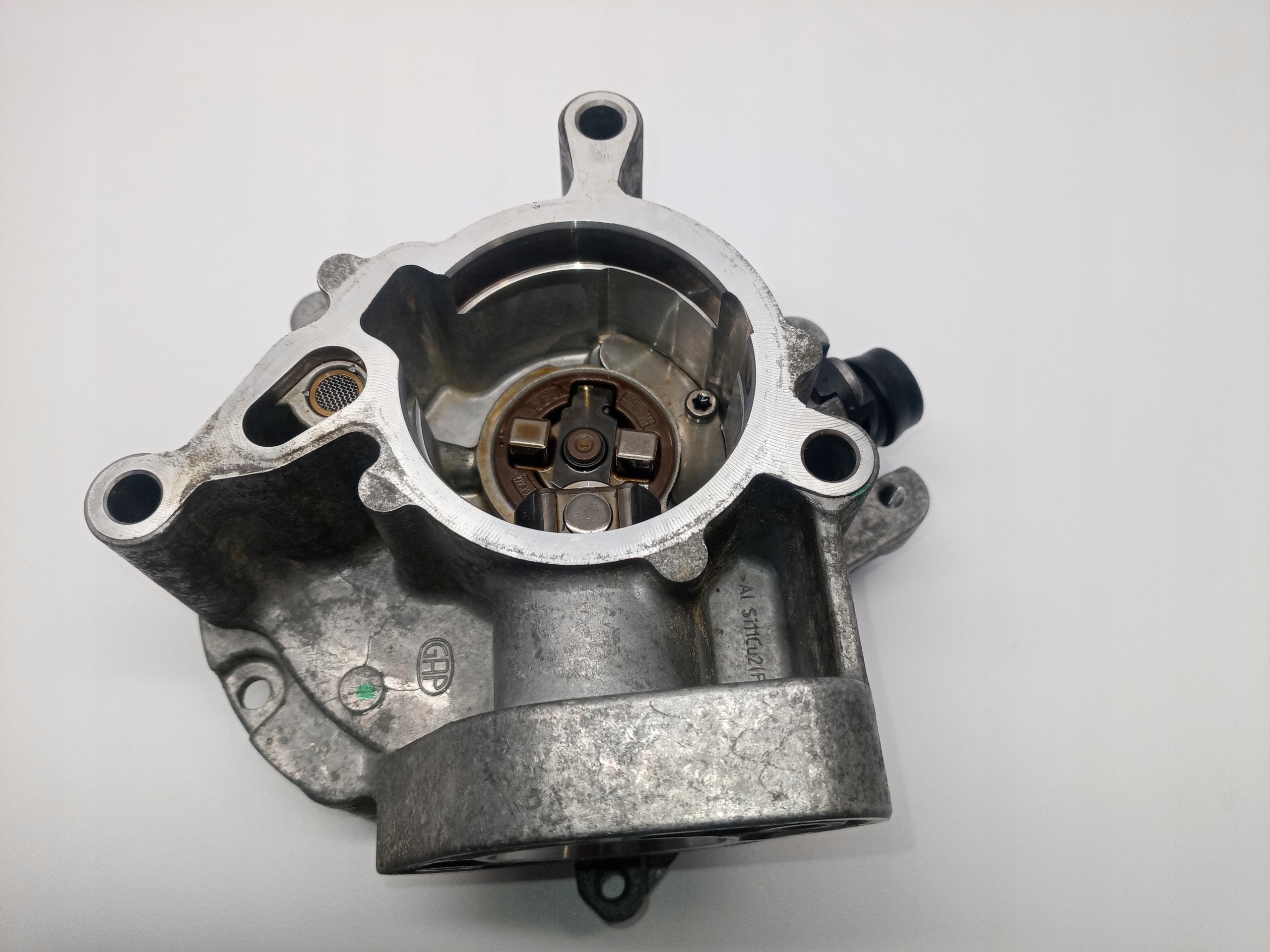 ВАКУУМНЫЙ НАСОС AUDI VW 2.0 TFSI 06K145100AE