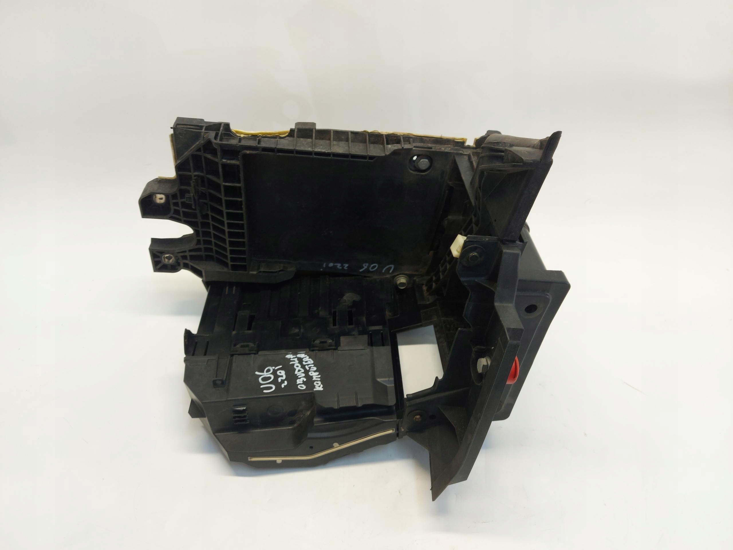 BMW U06 200i držák obal akumulátoru 8498433