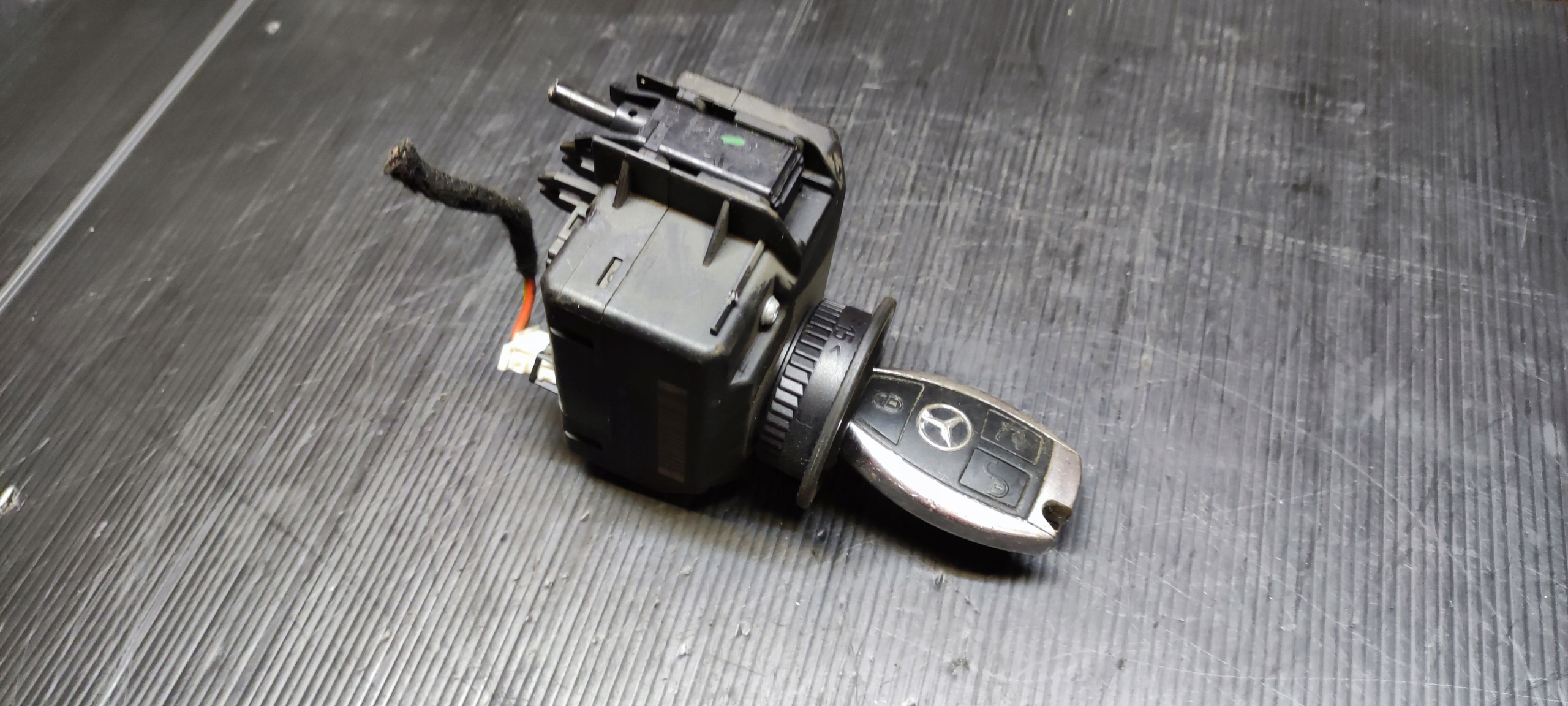 MERCEDES ключ запалювання A2075450108