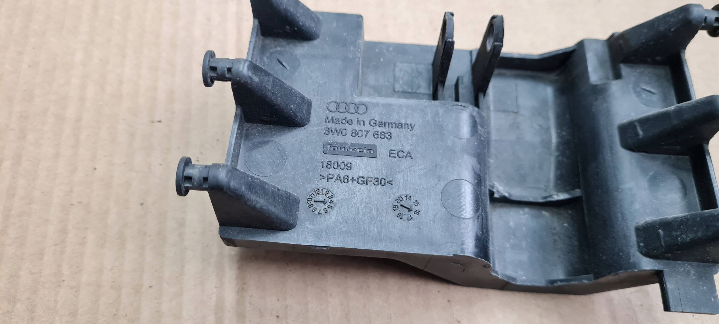 A4 B9 8W bracket holder ZALUZJI front 2.0 TDI 8W0807663