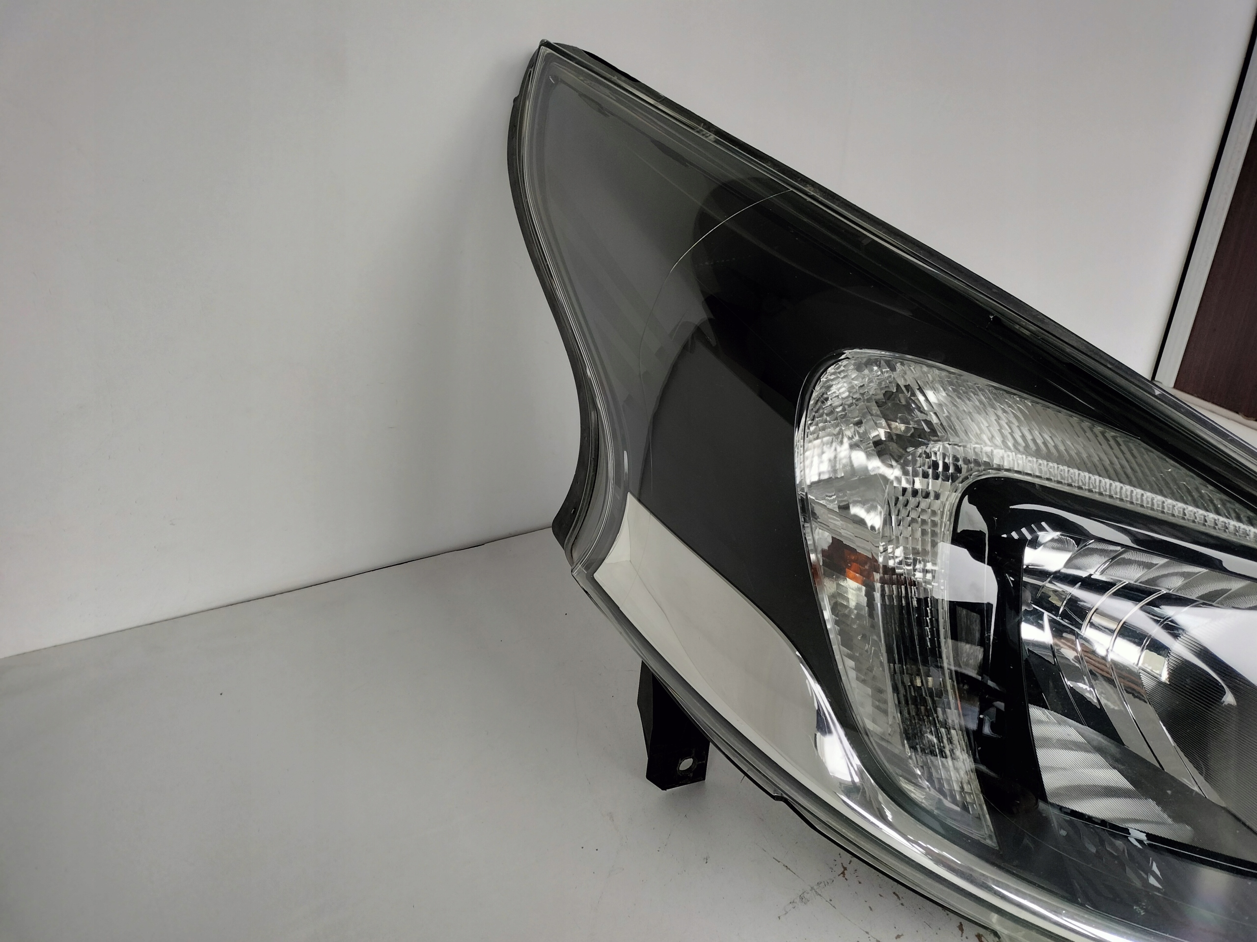 light right REFLEKTOR OPEL VIVARO B 14