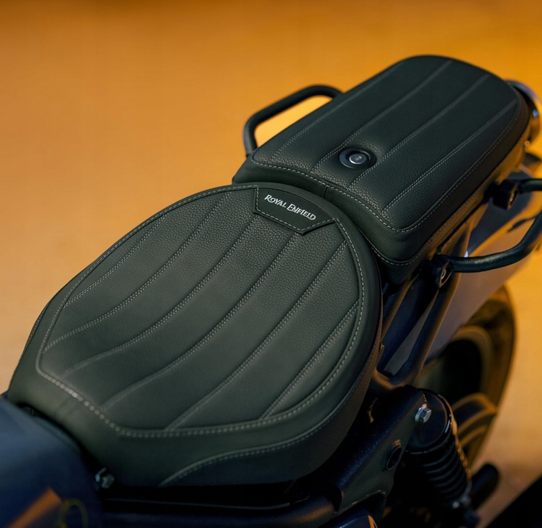 Pohovka Kreslo Royal Enfield Shotgun 650 KXA00241