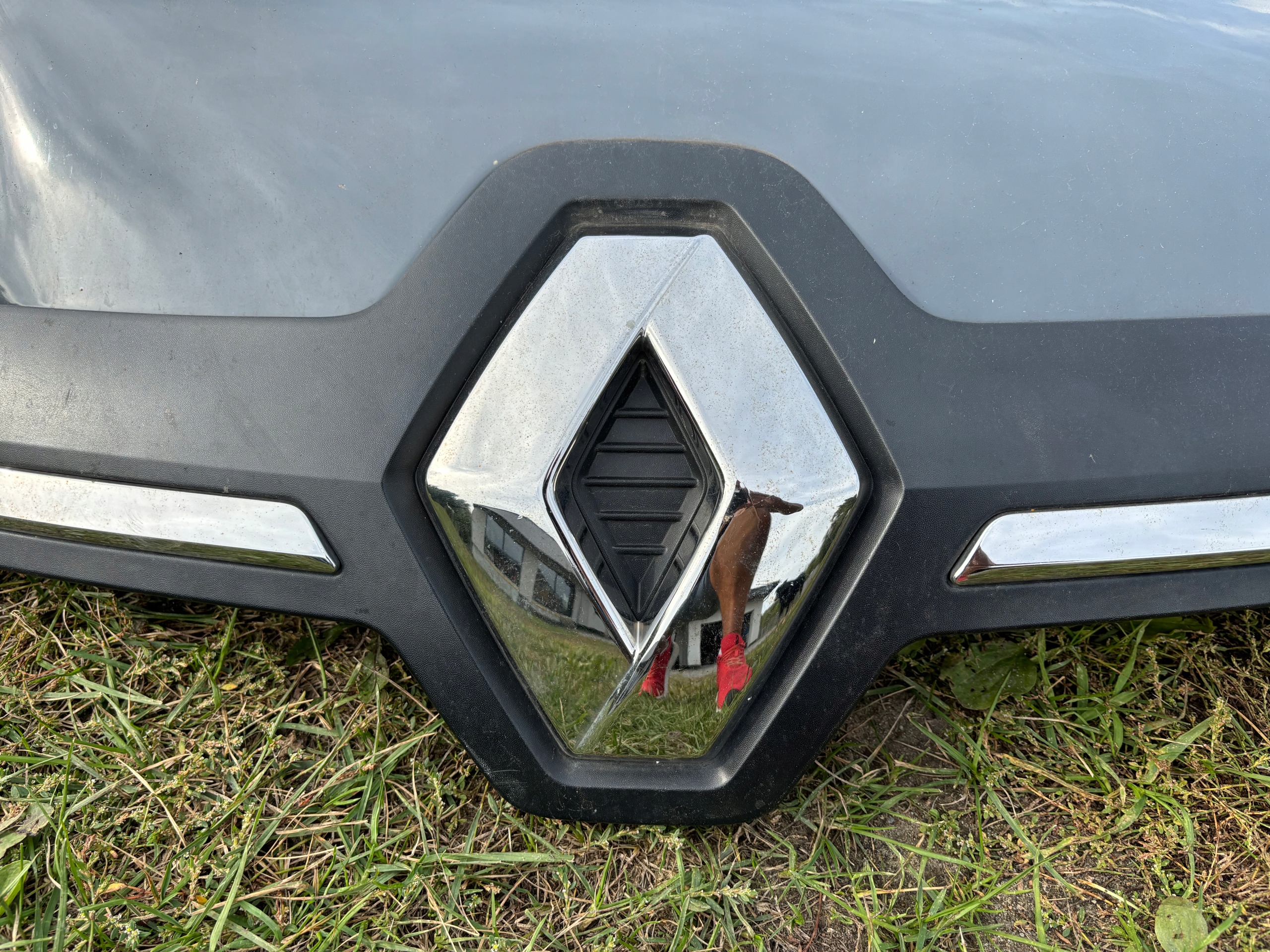 renault TRAFIC III 3 Капот Emblemat хром 2020