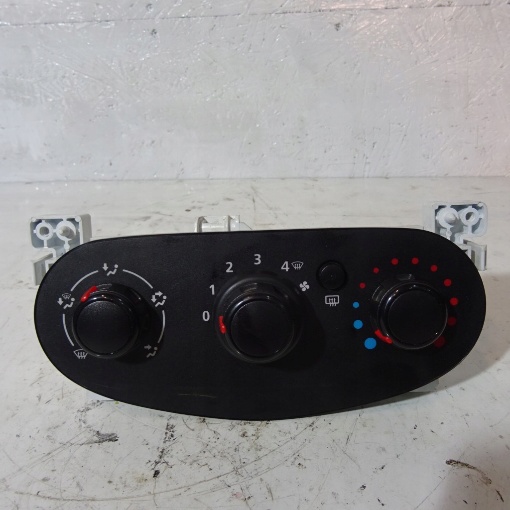 DACIA SANDERO PANEL Bouches buses 5S4741000