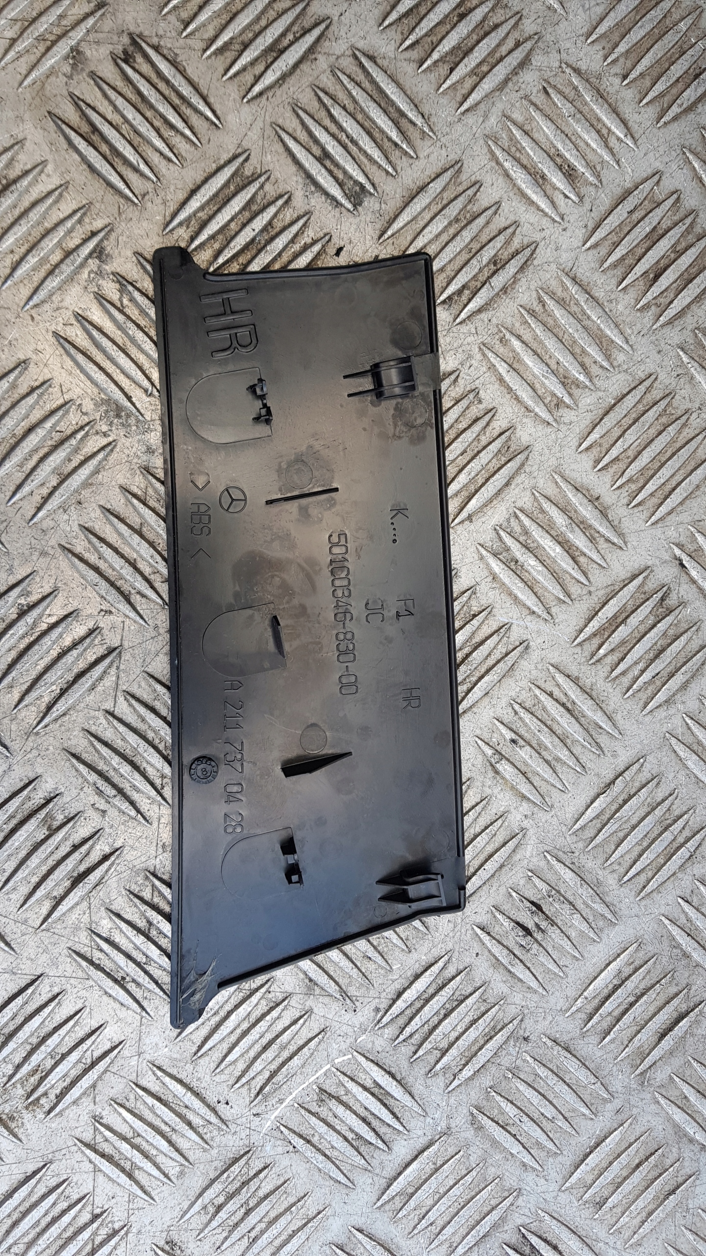 MERCEDES W212 spoiler upholstery right or left rear part