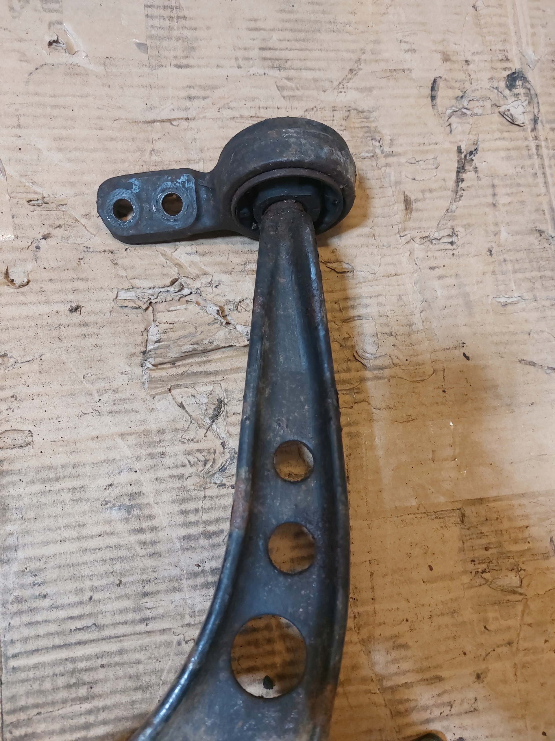 rameno levý předek BMW E36