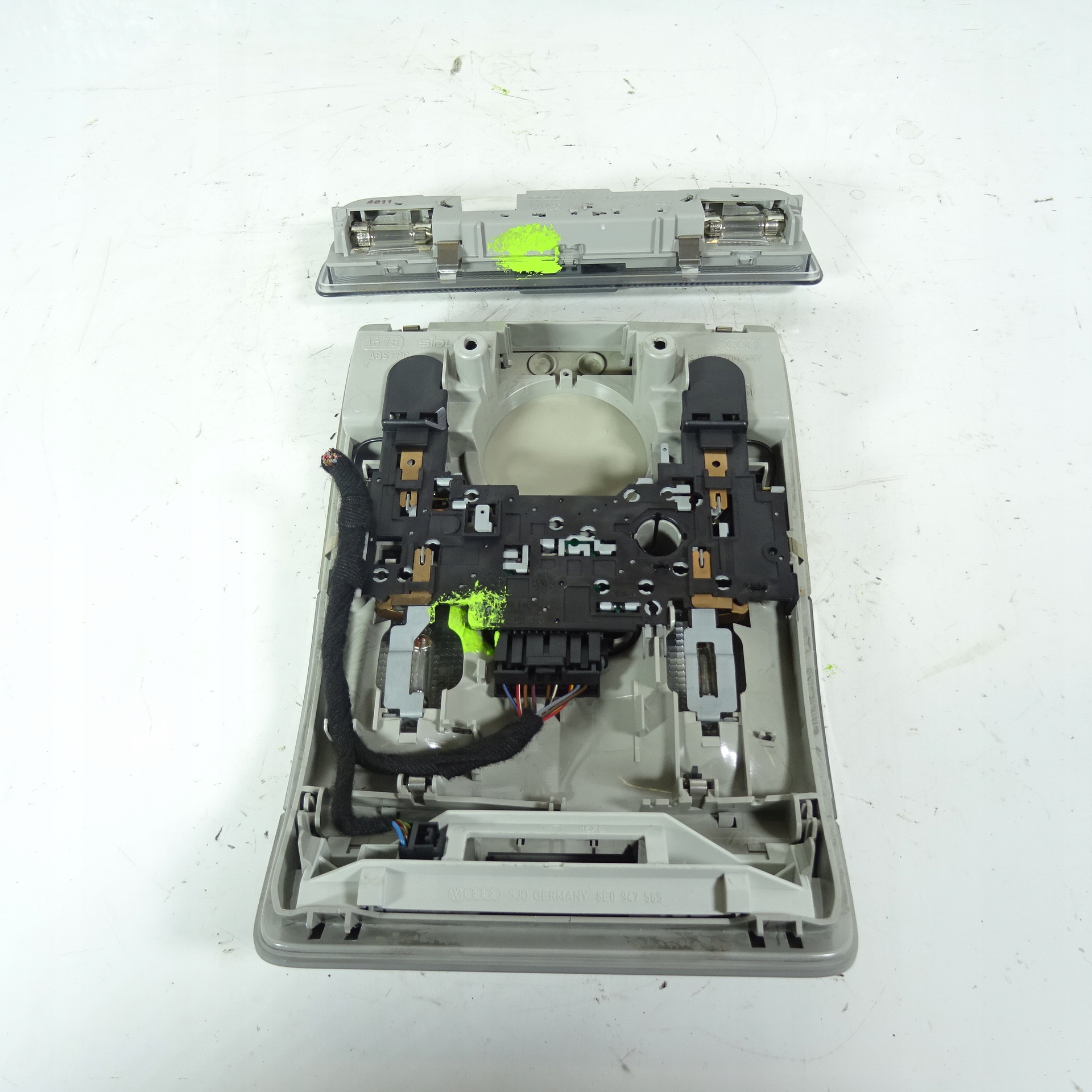 AUDI A4 B7 Berline Paire phares Interne 8E0947135