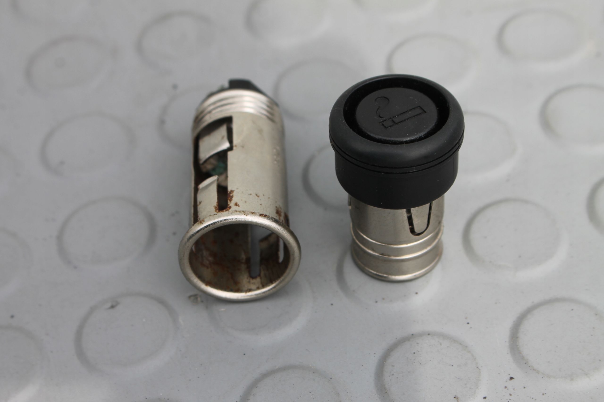 GNIAZDO 12V ZAPALNICZKA GRAND VITARA II 05-14