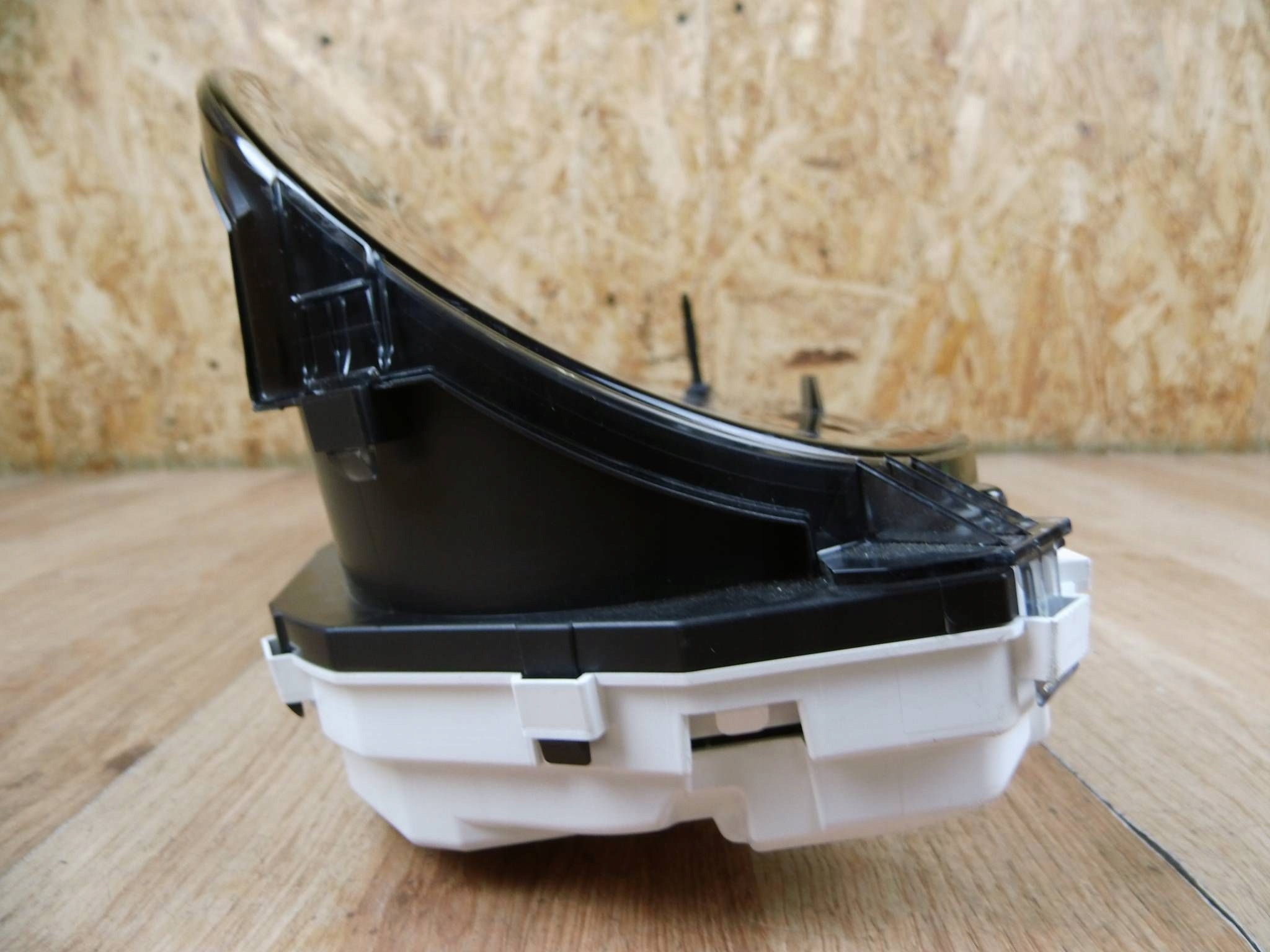Mitsubishi Outlander III 2.4 PHEV dials 8100C839