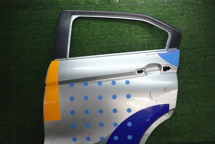 MITSUBISHI ECLIPSE CROSS 17- door left rear. rear part