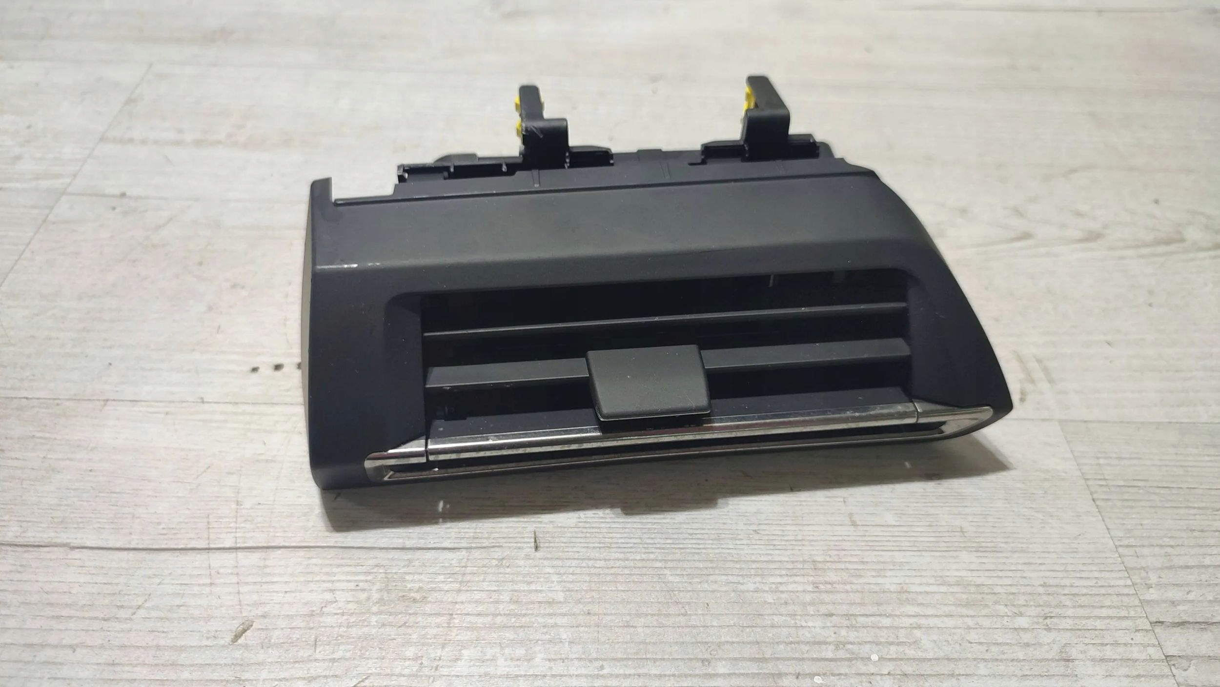 Peugeot 508 II 22r 1.2 front side right grid air conditioning devices