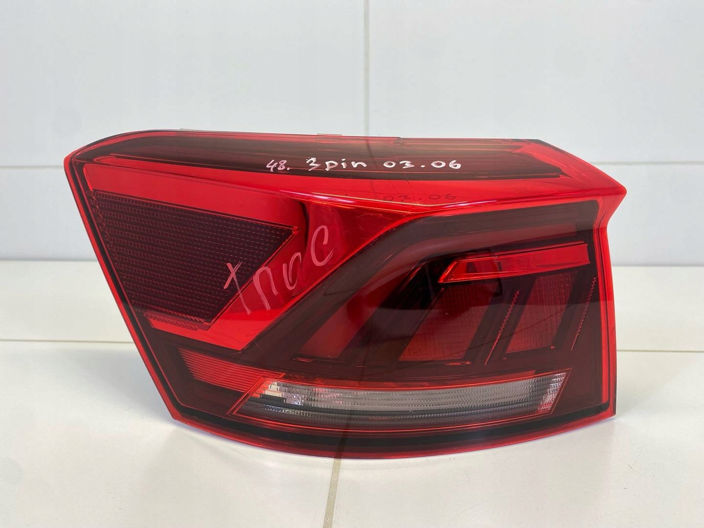 Lampa tylna lewa strona Volkswagen T-Roc 2019 2GA945095D