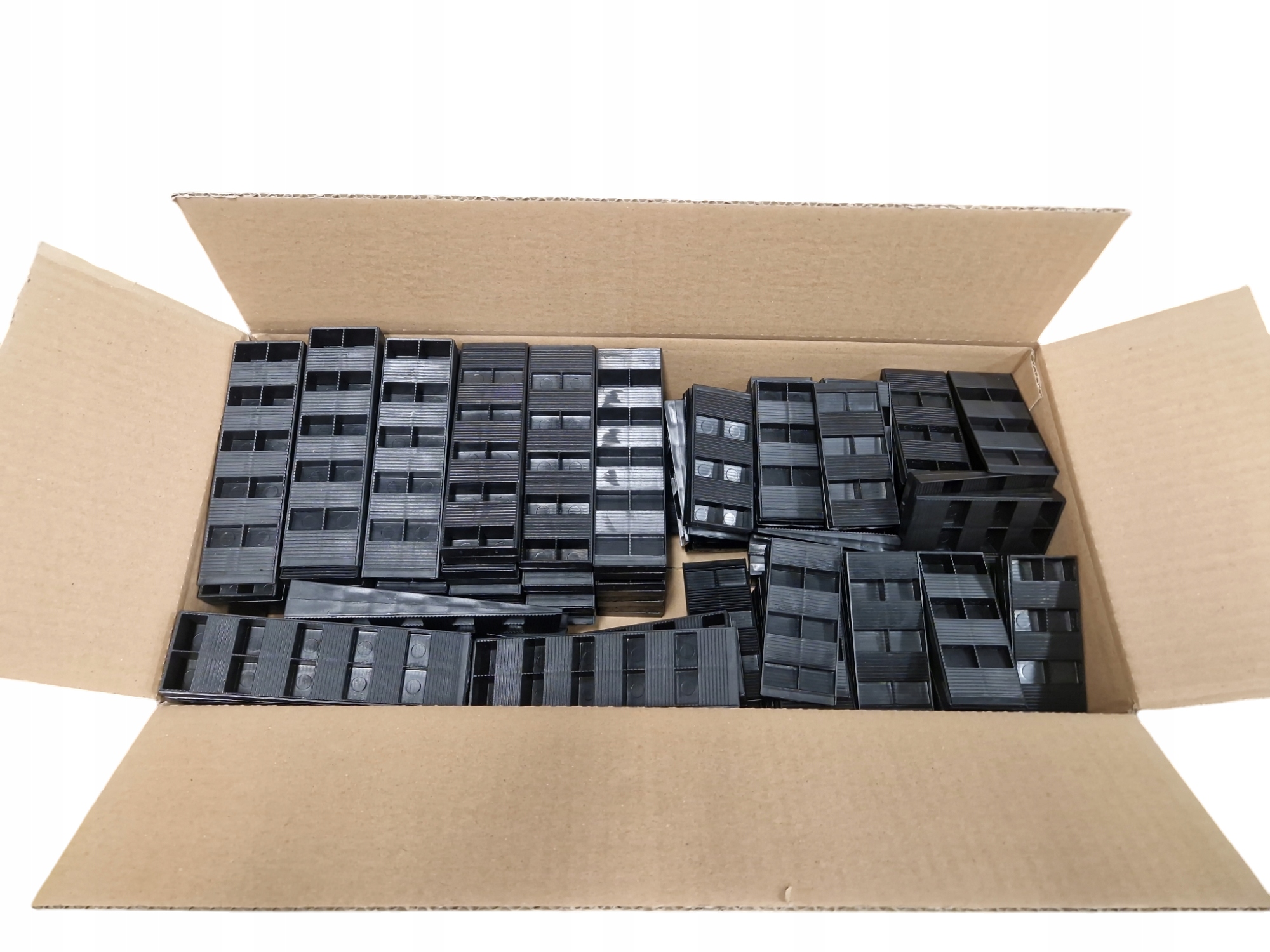 200 ks Box Montážní klíny Pvc MIX Set Střední a velké 200 kusů