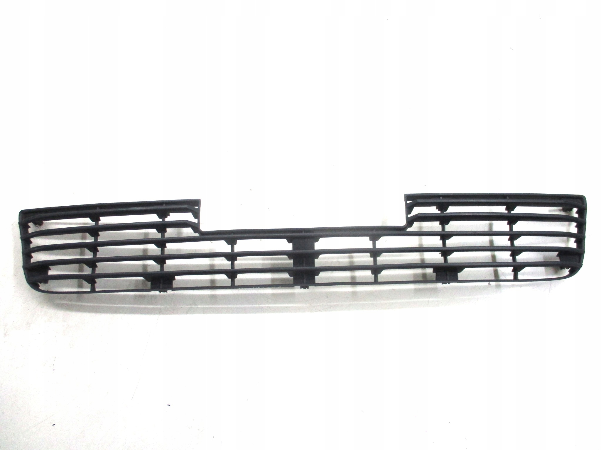 MR441074 - Mitsubishi Galant VIII решетка бампера центральная