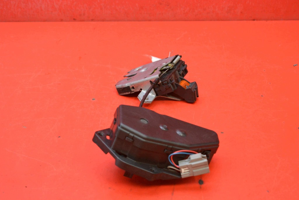 lock DOCIAG bonnet rear part boot 30784560 31335116 VOLVO XC60 and LIFT 08-17