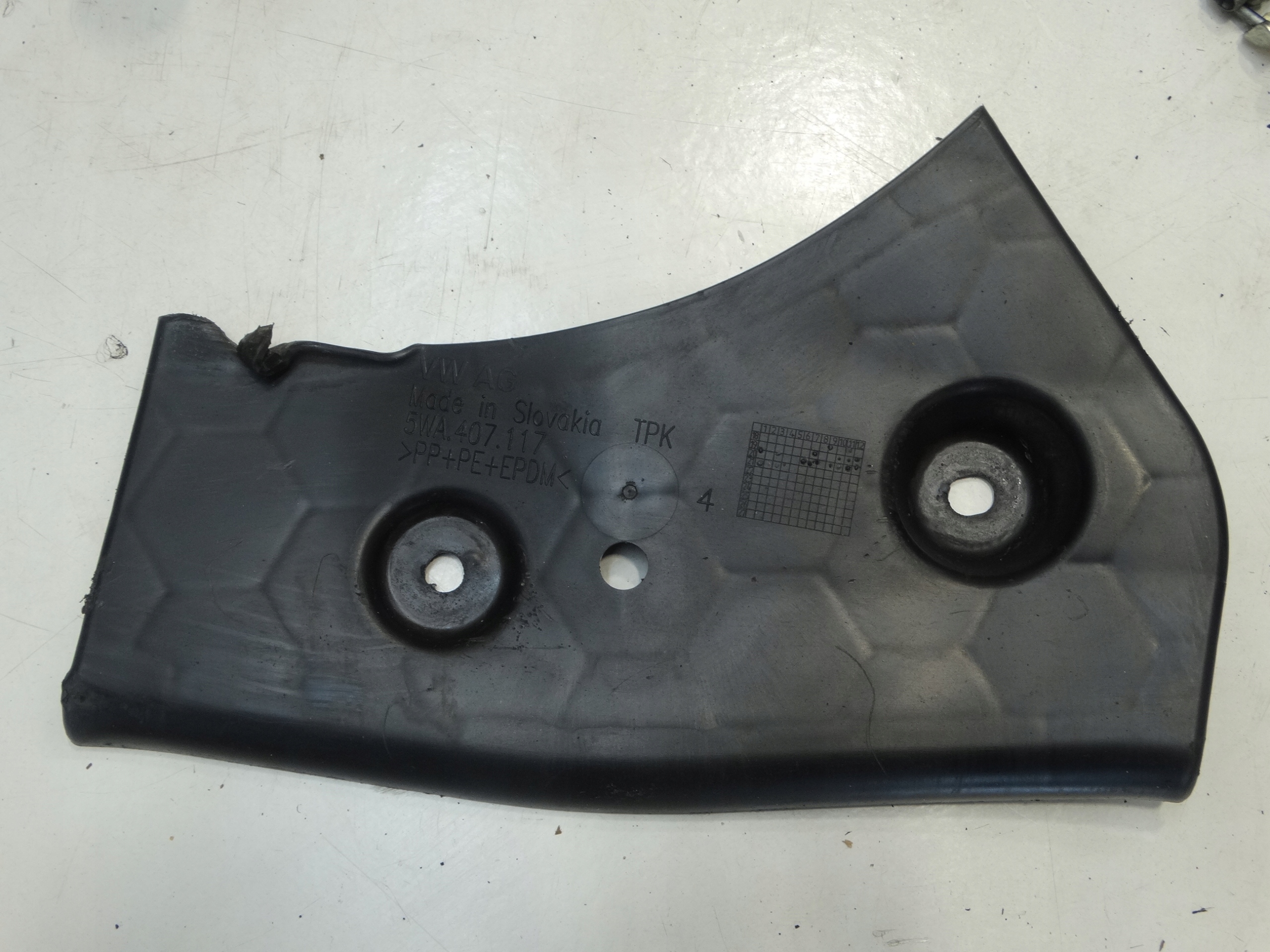 cover arms left front SKODA OCTAVIA IV 5WA407117