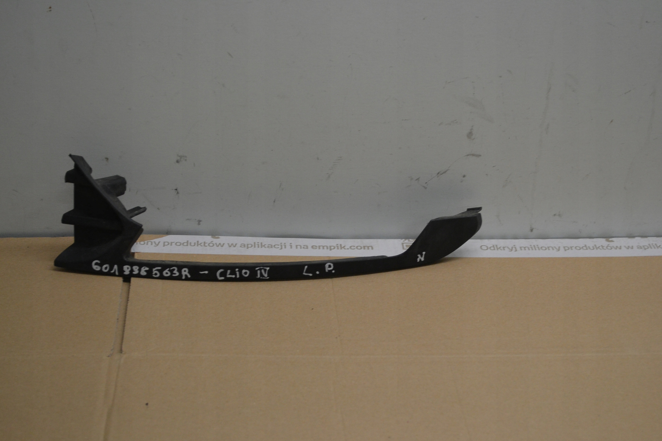 RENAULT CLIO IV moulding below LAMPE LED 601998563R