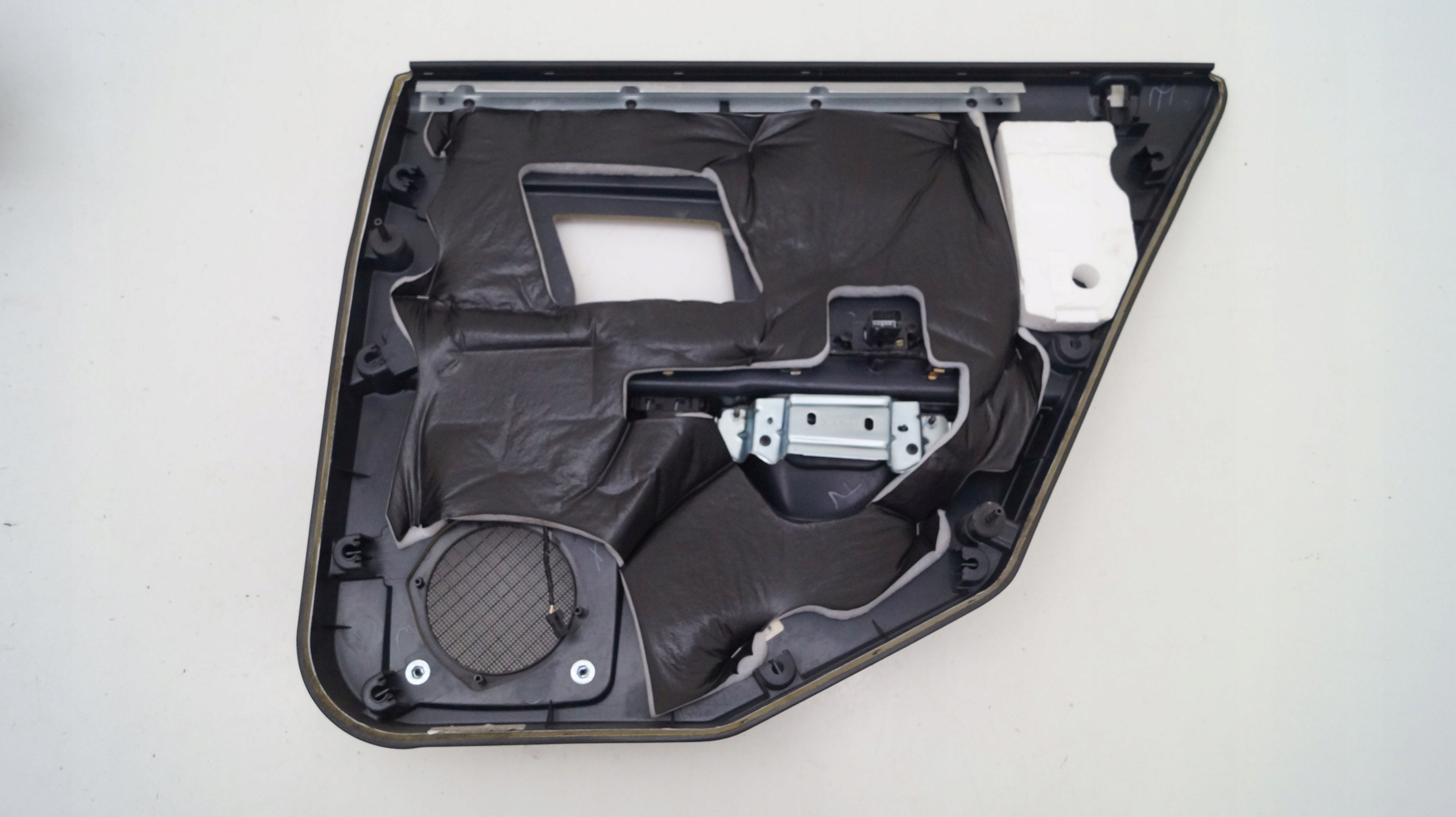 CADILLAC CTS 02-07 TAPICERKA DRZWI LEWA TYŁ Numer katalogowy części 1GA0068221