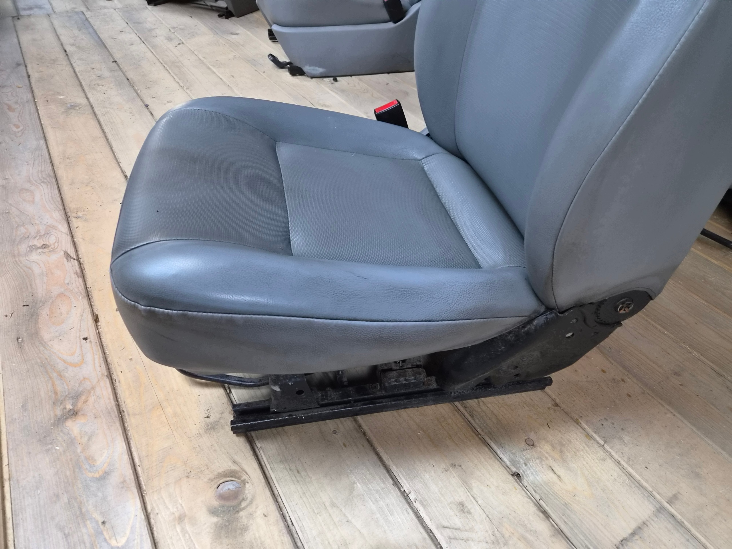 VW T5 T5 LIFT T6 seat front left driver´s/ kierowca leather