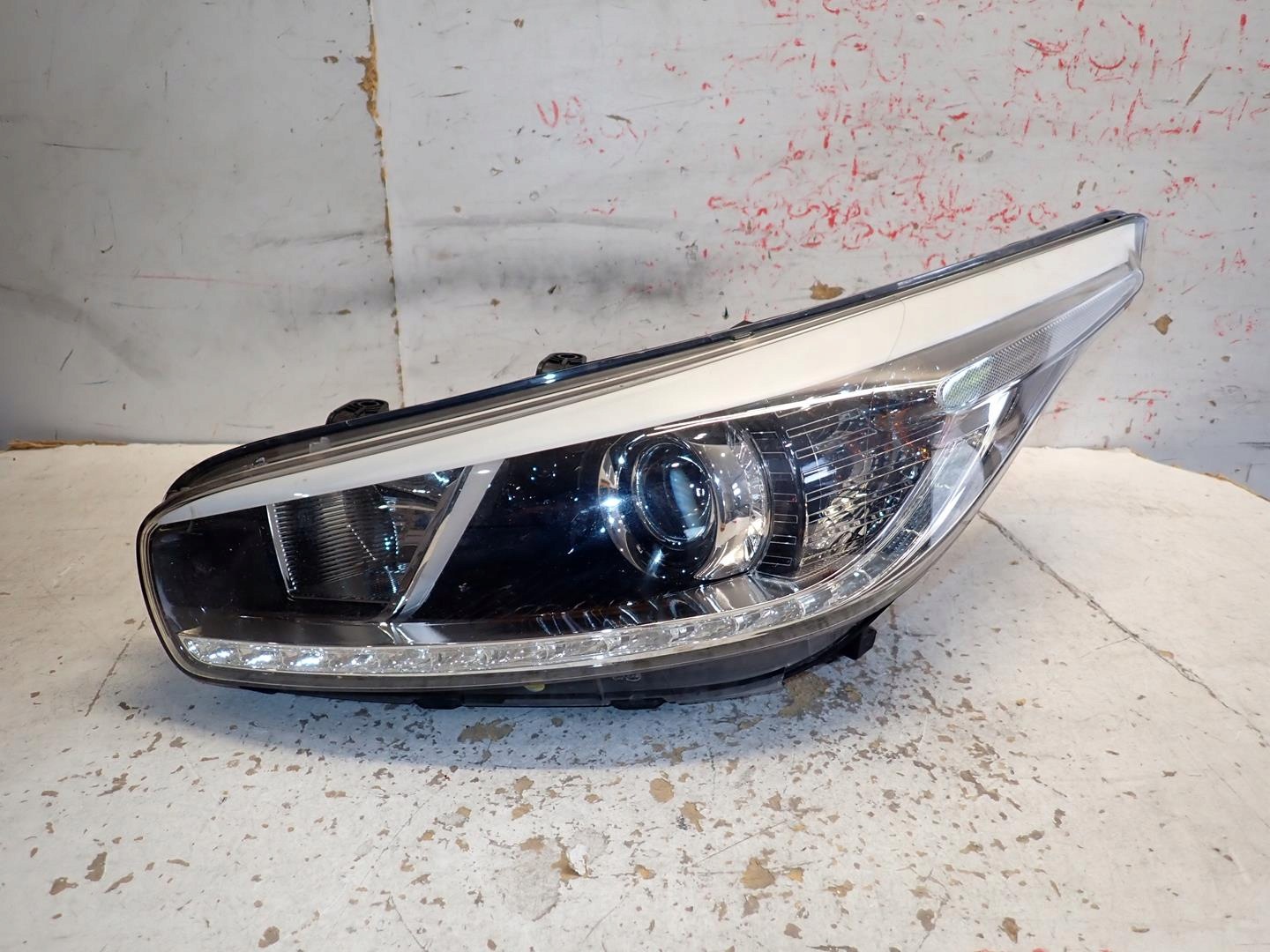 light front front left KIA CEED II 2012-2018 XENON 92101-A2260