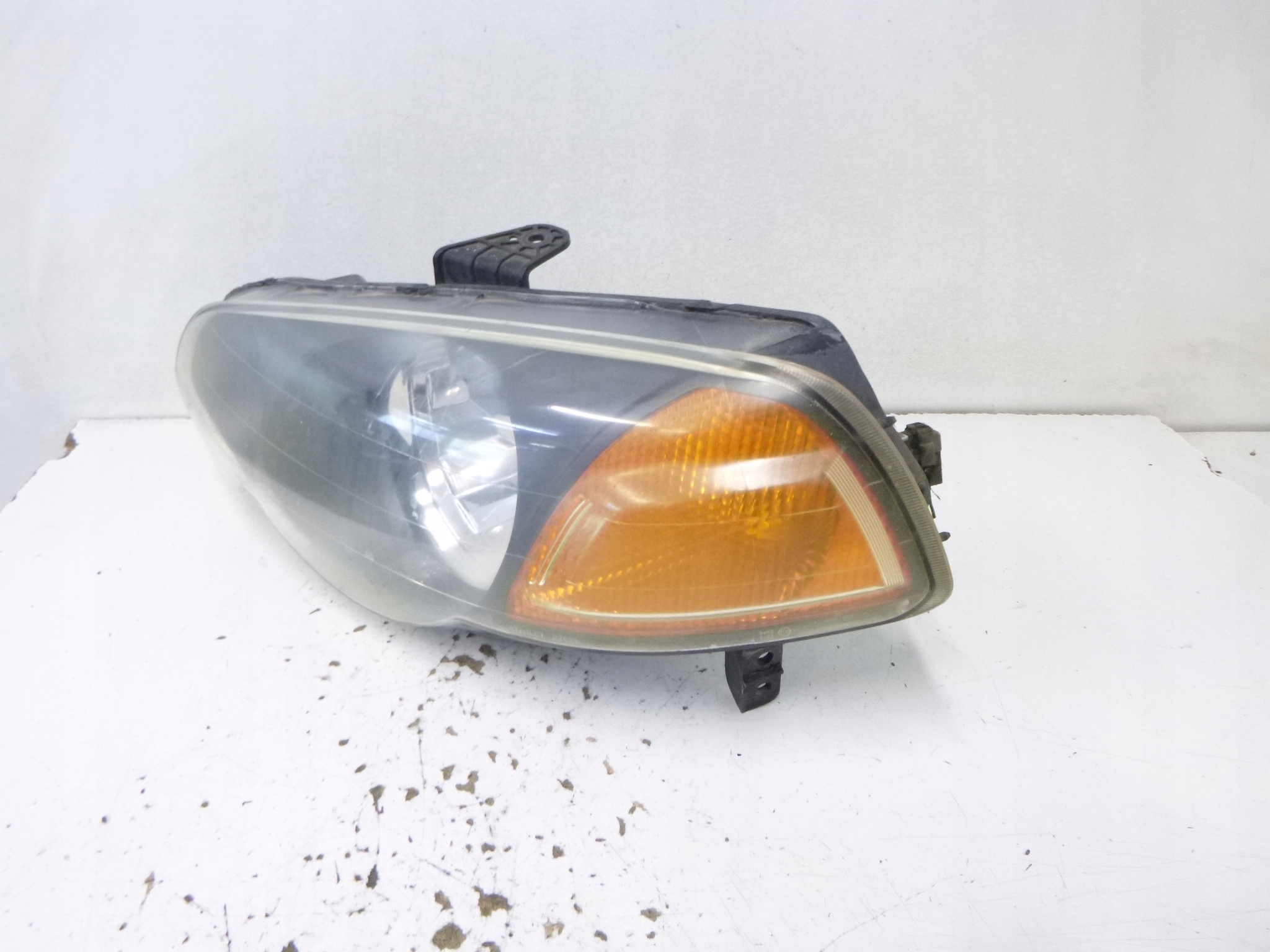 light front left Honda HRV 2000r. Stanley R7651L
