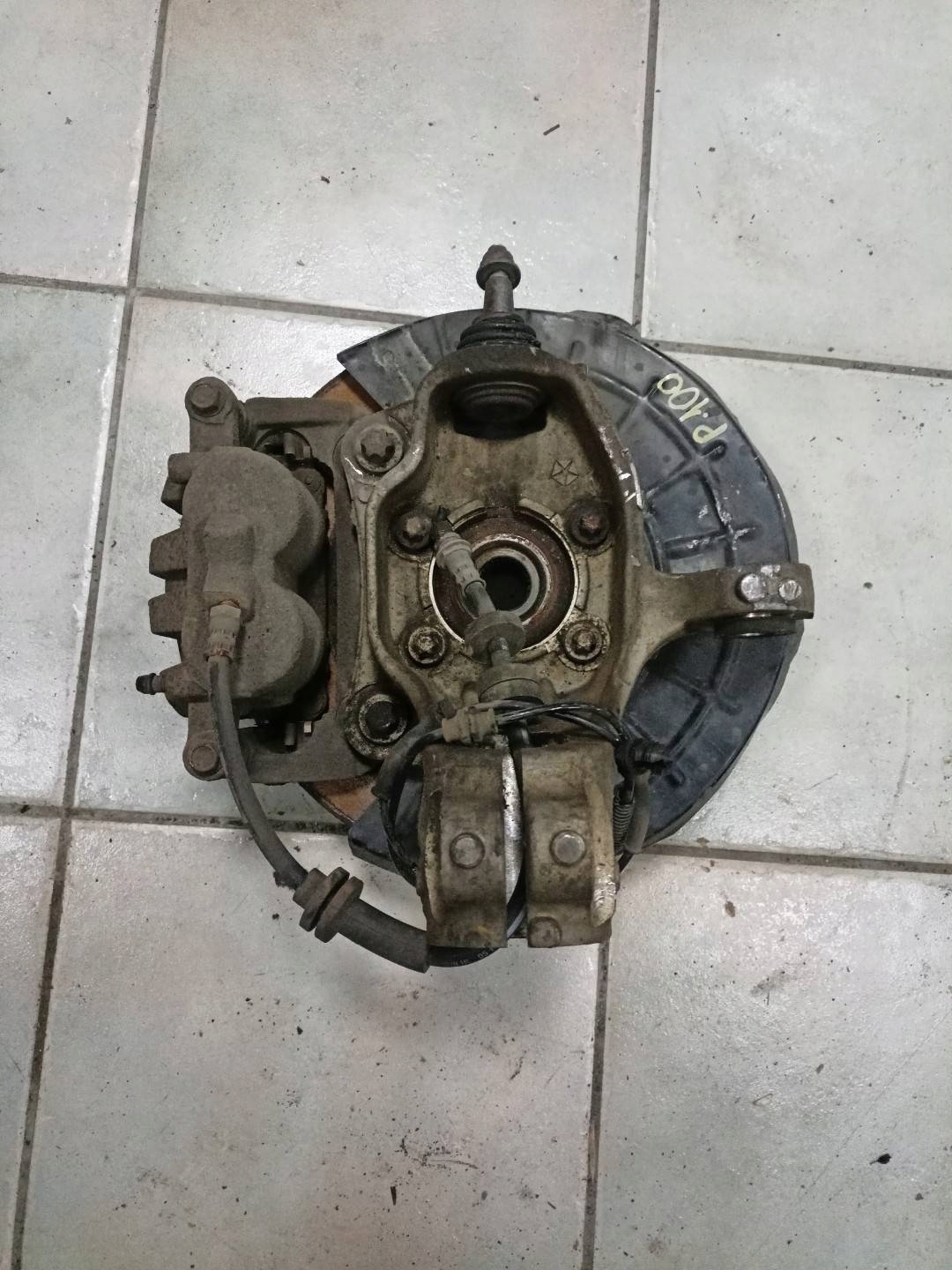 otoč čepu předek levá strana Jeep Cherokee 5 2014