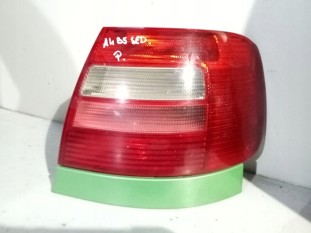 Audi A4 B5 lift sedan light right rear part rear