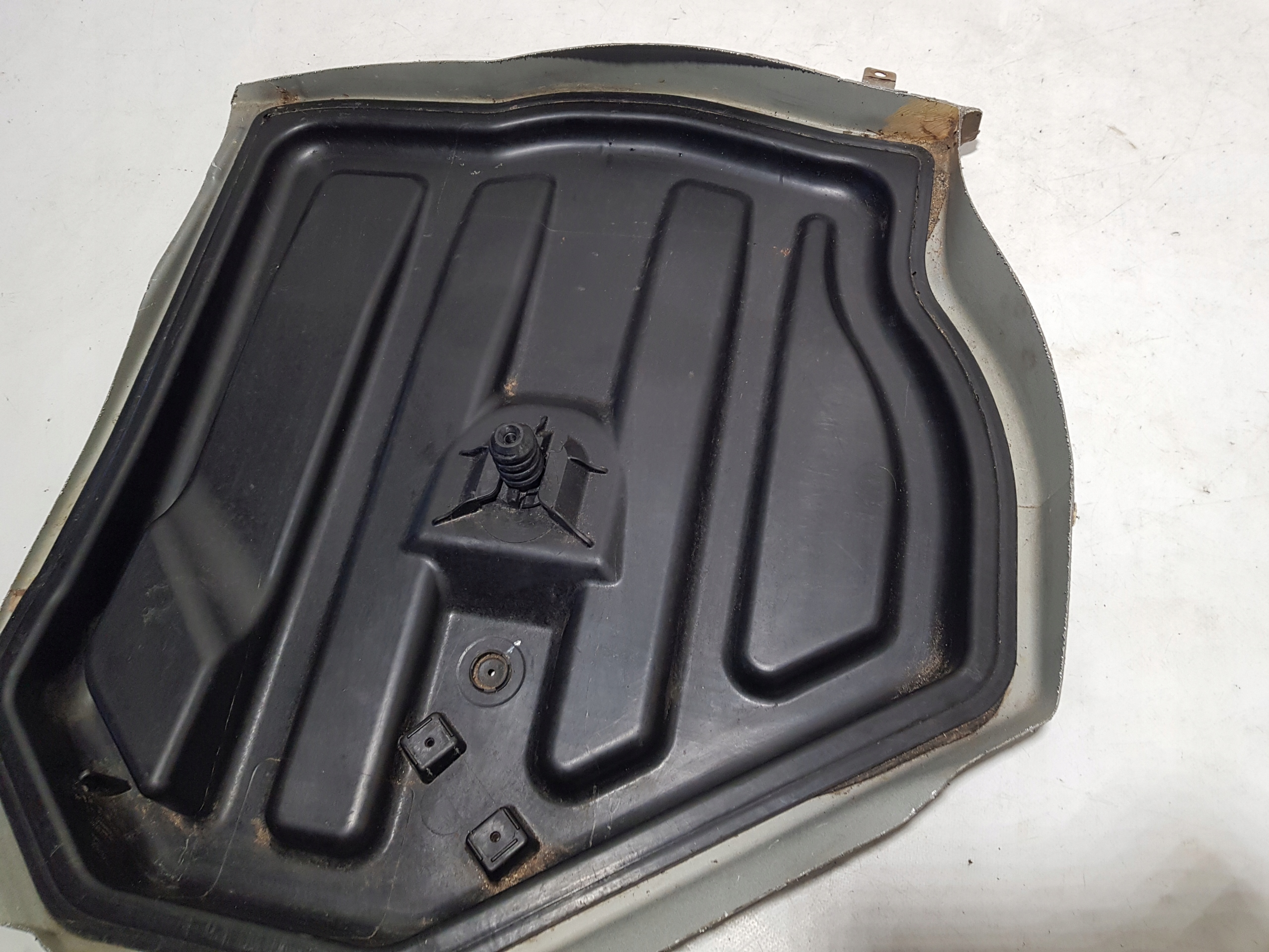 MERCEDES W207 W204 sump floor boot 2046100575