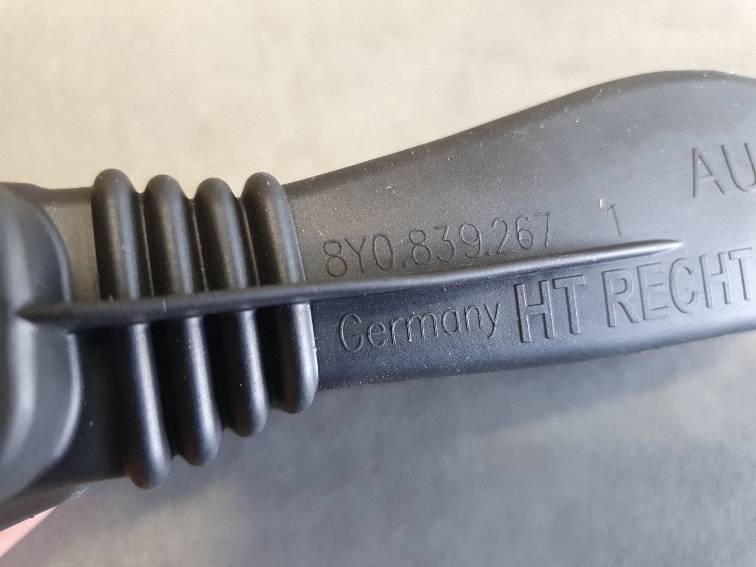 Audi A3 8Y limiter door tylnych 8Y0839249A