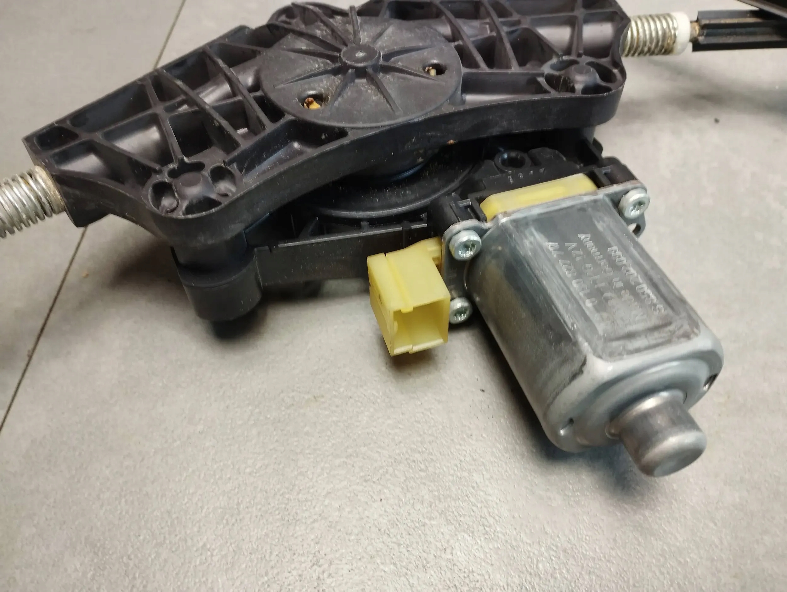 Volkswagen Golf VII 7 mechanism windows left front 5G4837461H