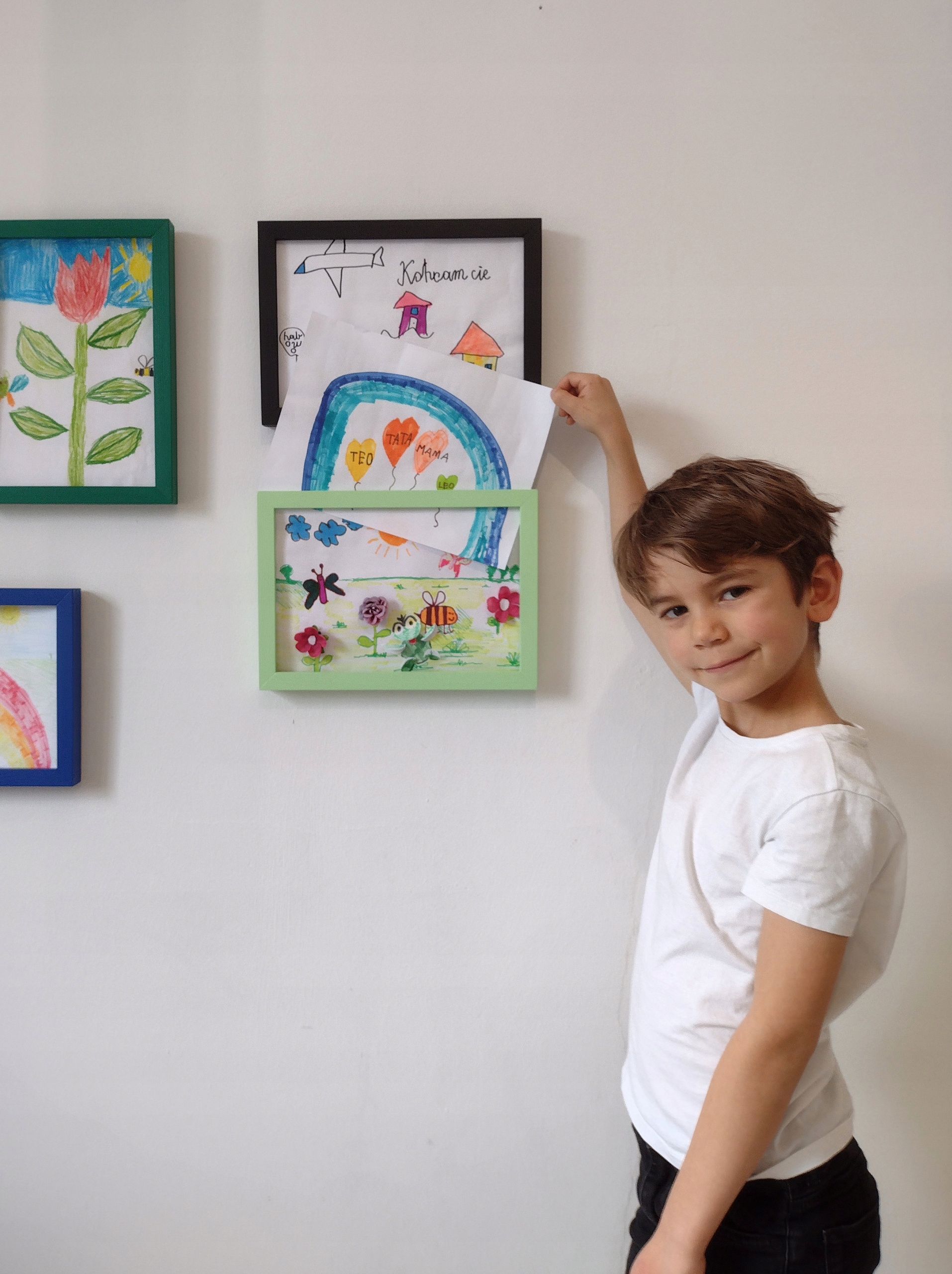 Ramka na rysunki dziecka A3 (29,7x42 cm) Rama na zdjęcia obrazki 3D BIAŁA Materiał drewno