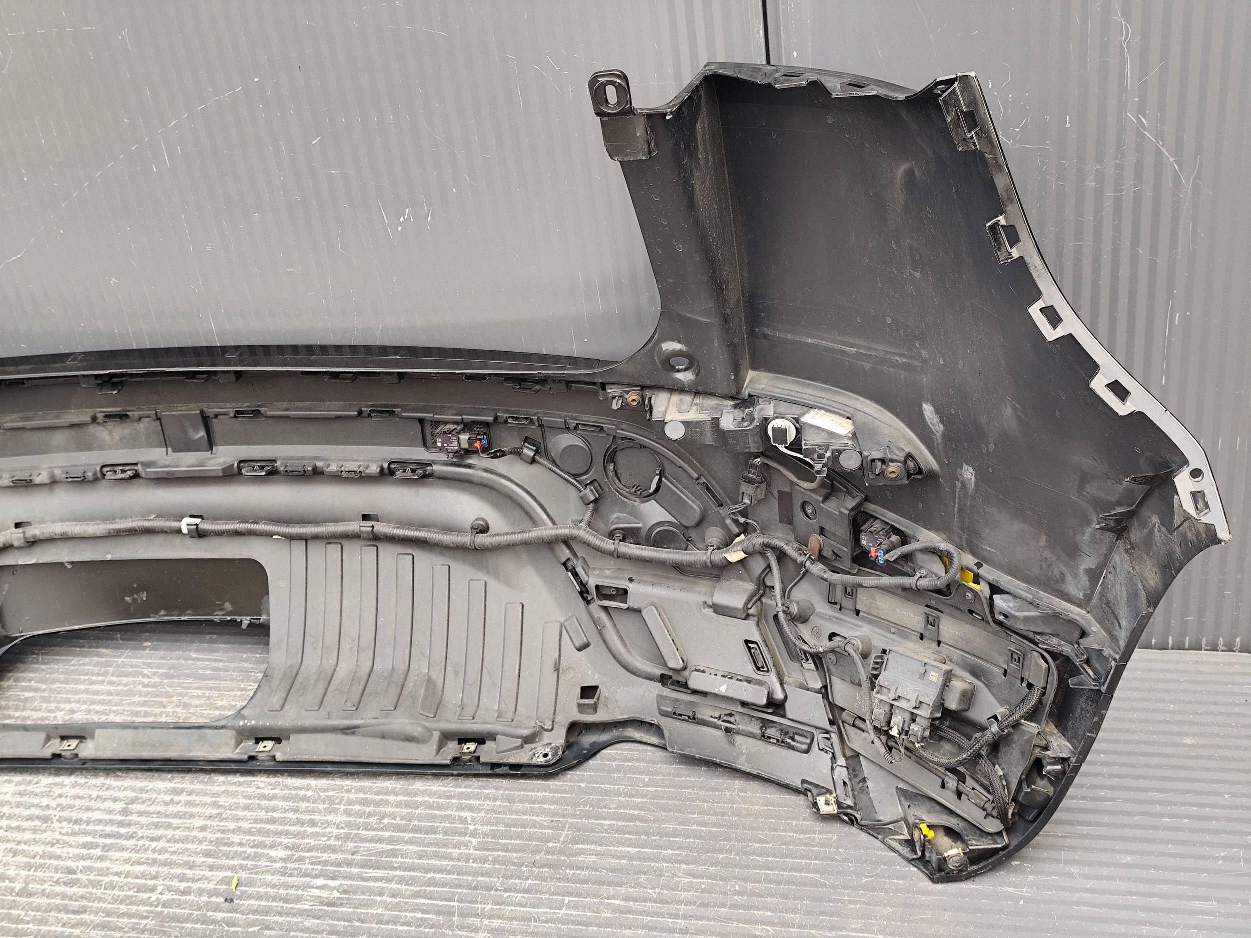 LAND ROVER EVOQUE L551 bumper rear 4xPDC complete DEMONTAZ