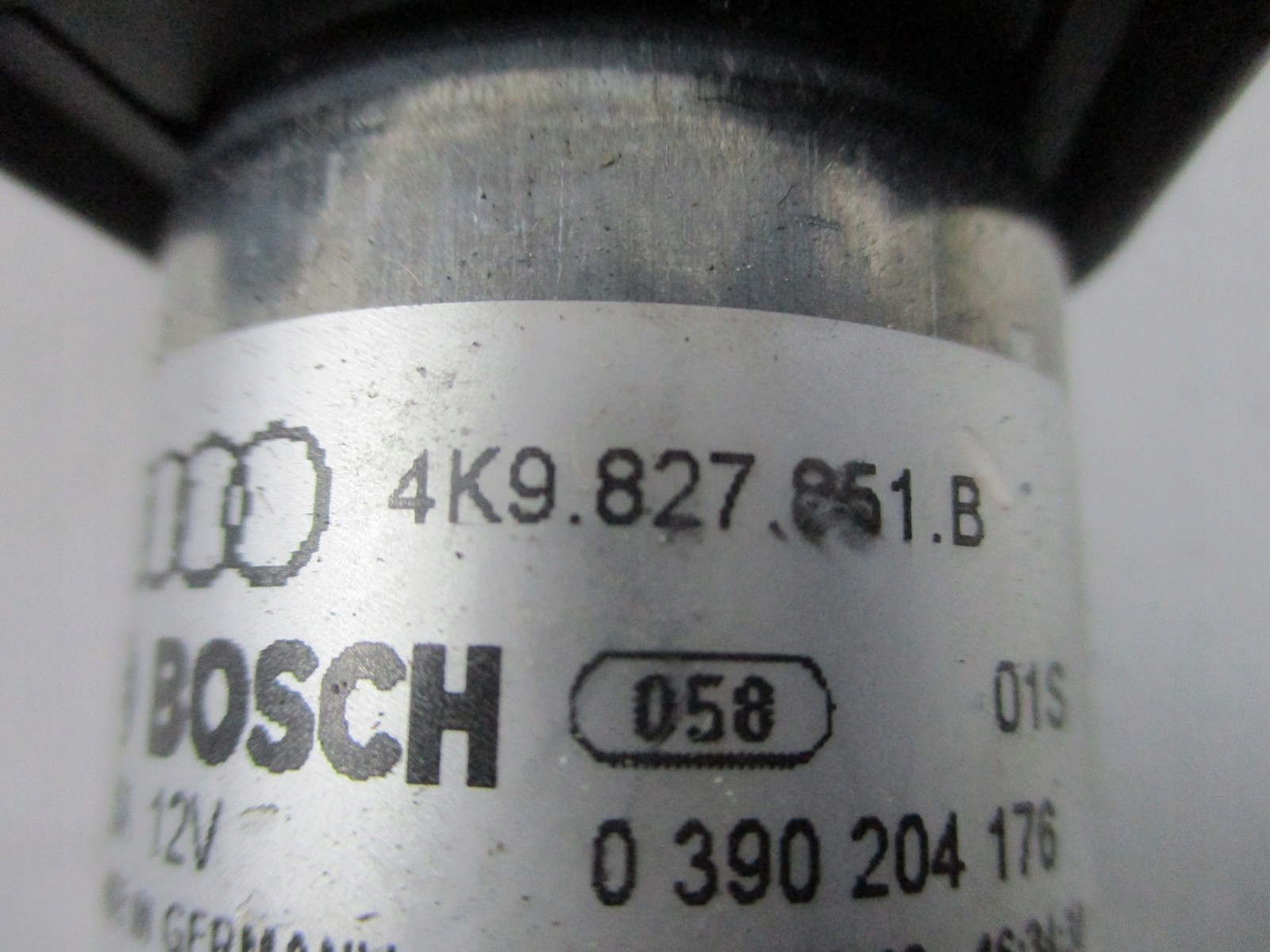 MICRO MOTEUR POUR L’OUVERTURE DU CAPOT AUDI 4K9 4K9827852B