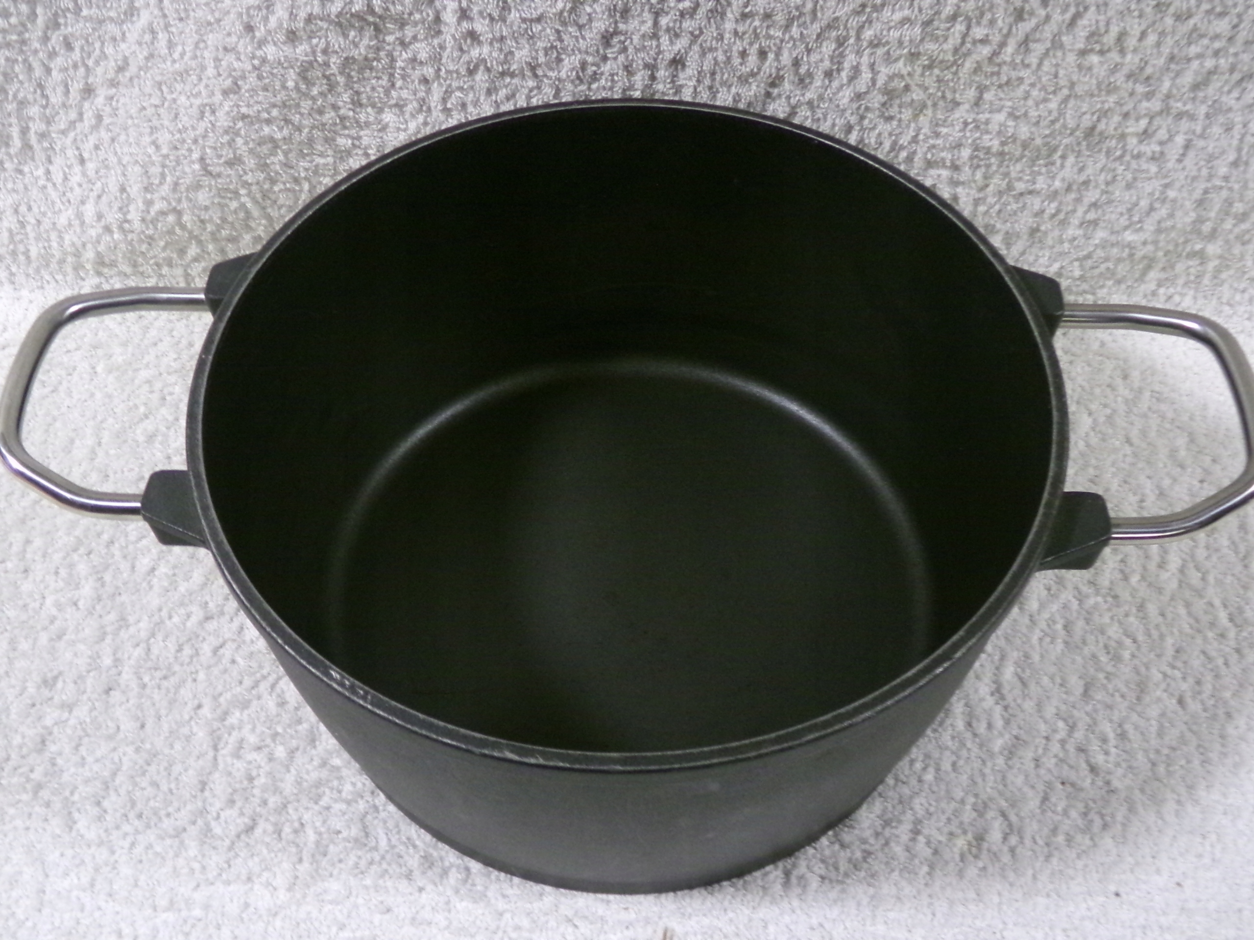 SOLIDNY GARNEK ALUMINIOWY -FISSLER