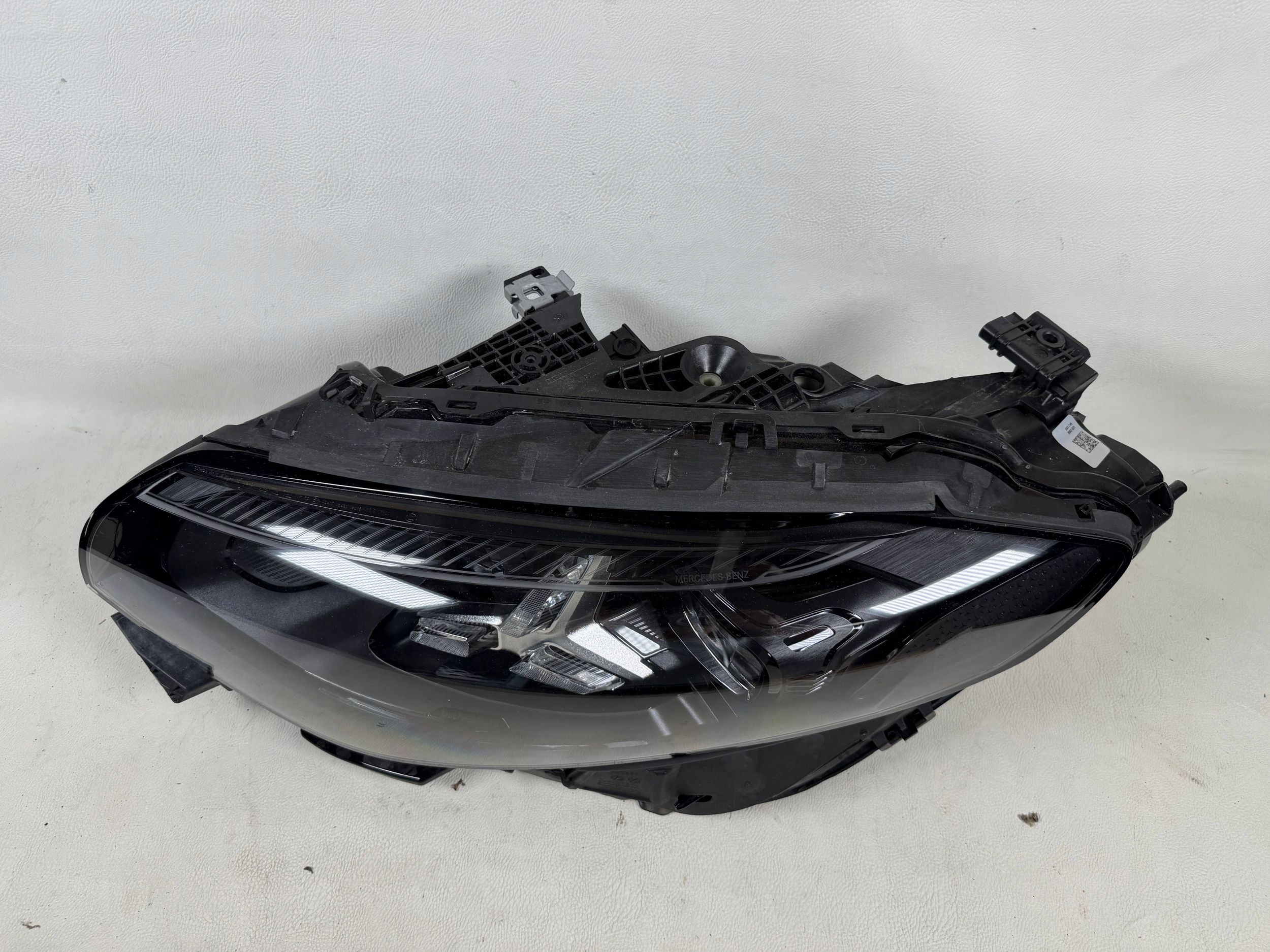 Mercedes CLA A174 25- light Multibeam left front front