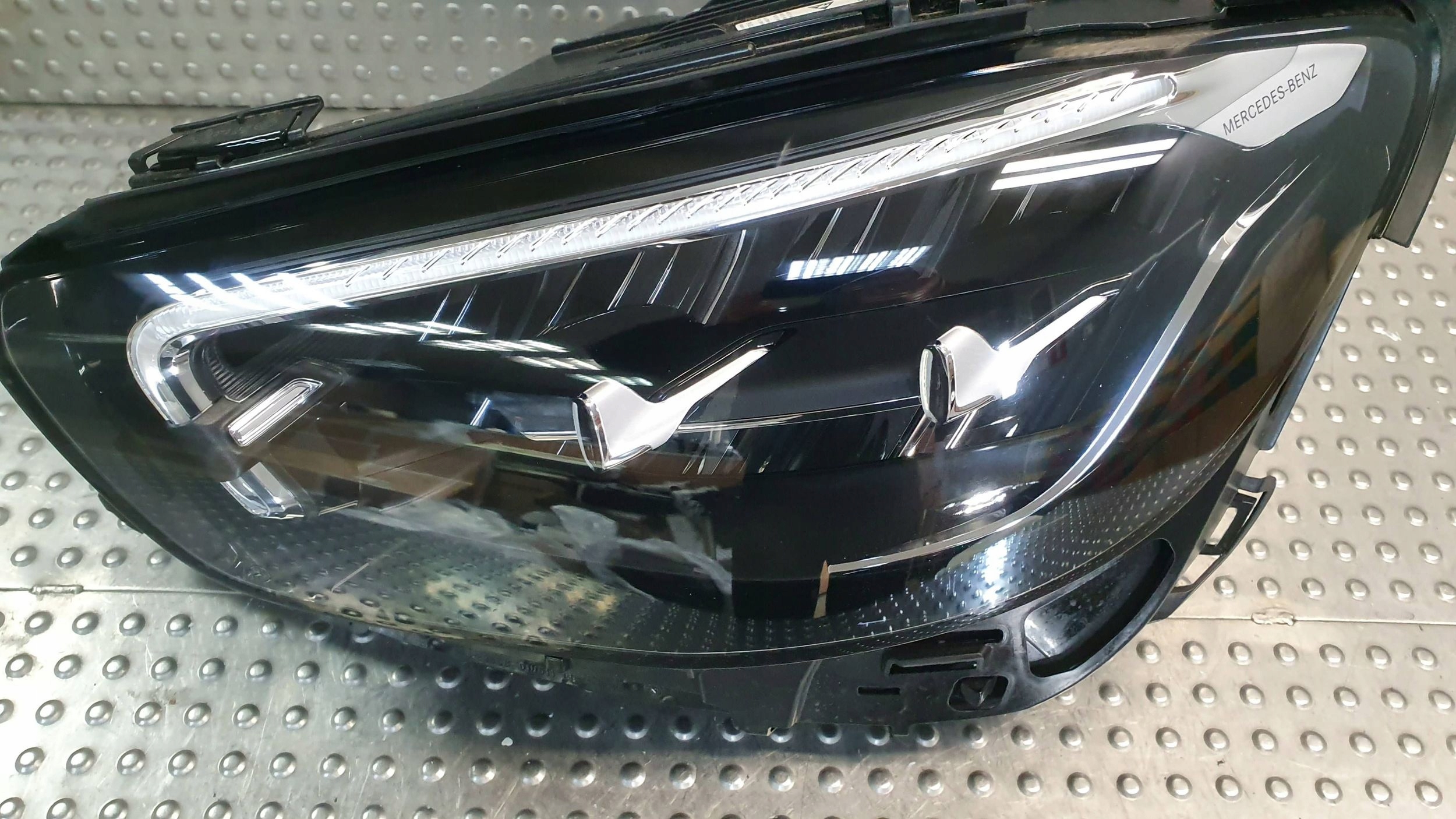 light front left MERCEDES E-KLASA W213 LIFT 20- A2139067509