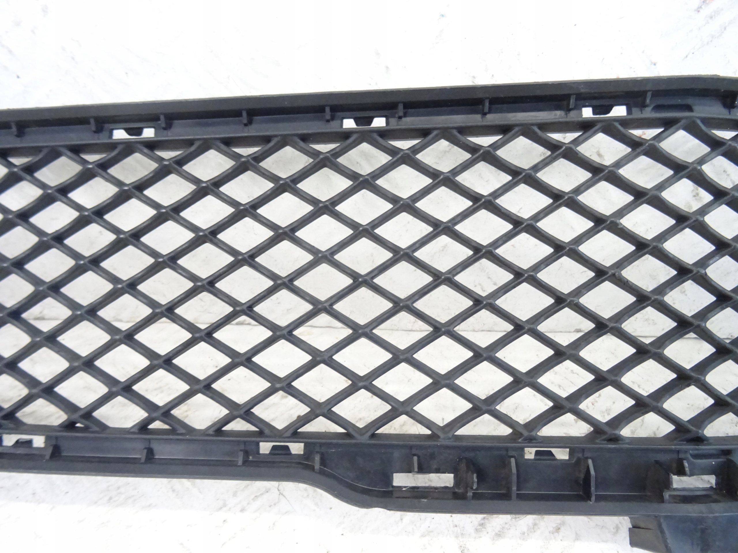 grid of a bumper front front central MERCEDES B-KLASA W246 A2468851122