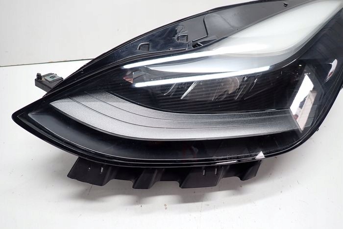 TESLA III 3 Y FULL LED LIFT 20- reflektor left light left 1514952-00-D