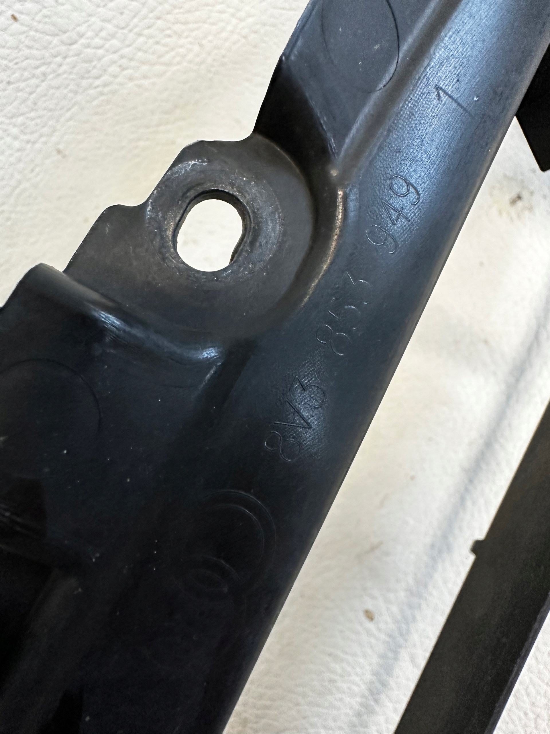 Audi A3 V8 LIFT pillar grille 8V3