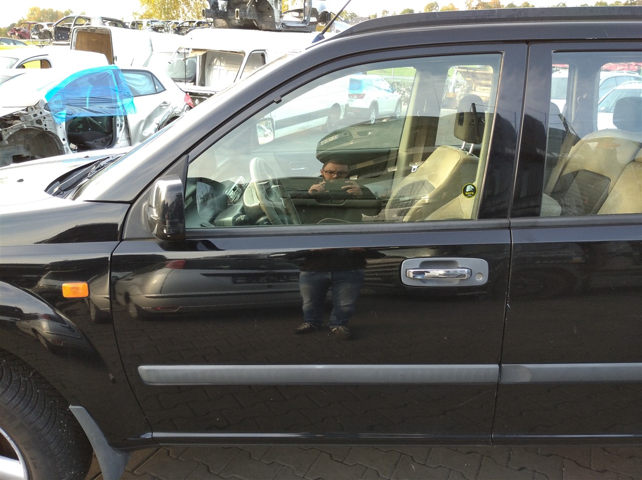 NISSAN X-TRAIL T30 door front left black, KH3