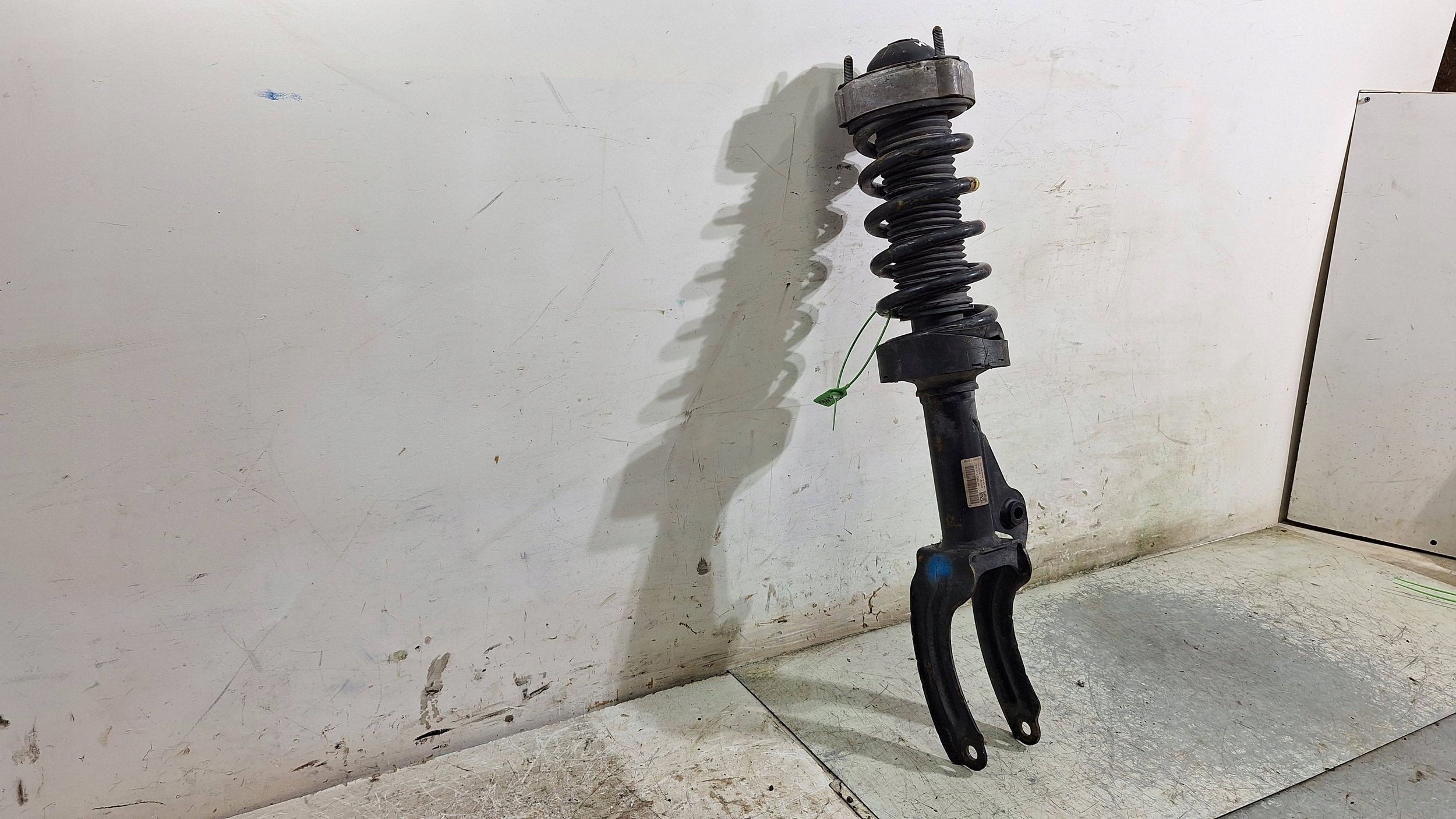 shock absorber right front 7P6413032AL VW TOUAREG II 7P