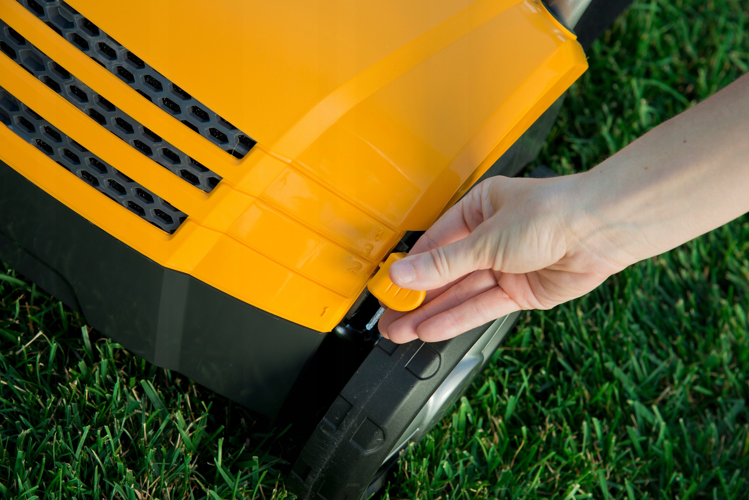 WERTYKULATOR ELEKTRYCZNY STIGA SV 213 AREATOR 2W1 Waga narzędzia 9.8 kg